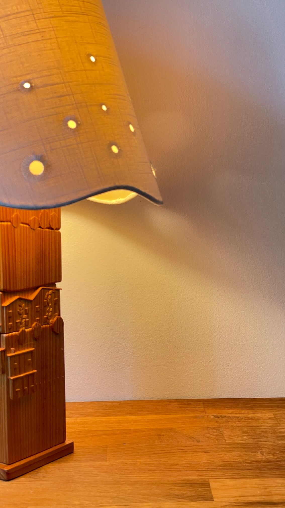 Pine lamp carved 80s