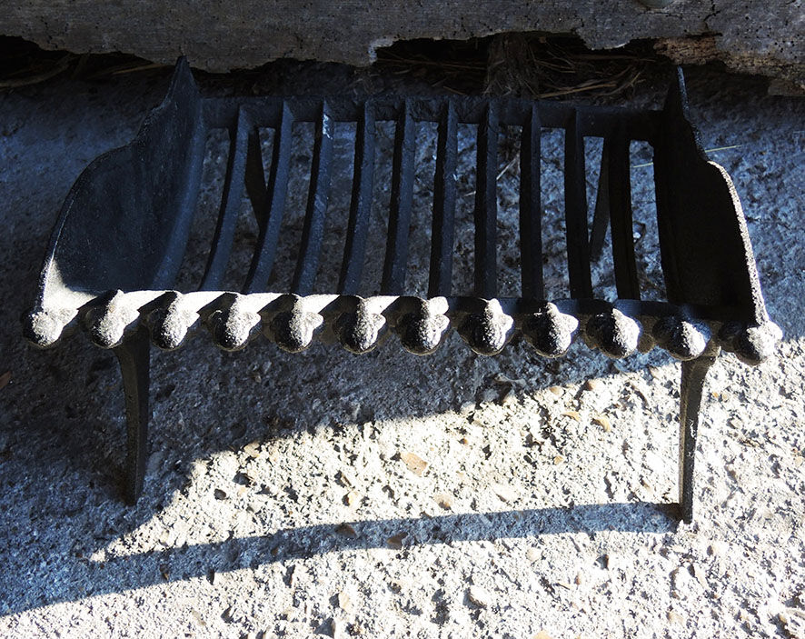 Old cast iron chimney cradle grid 10-bars