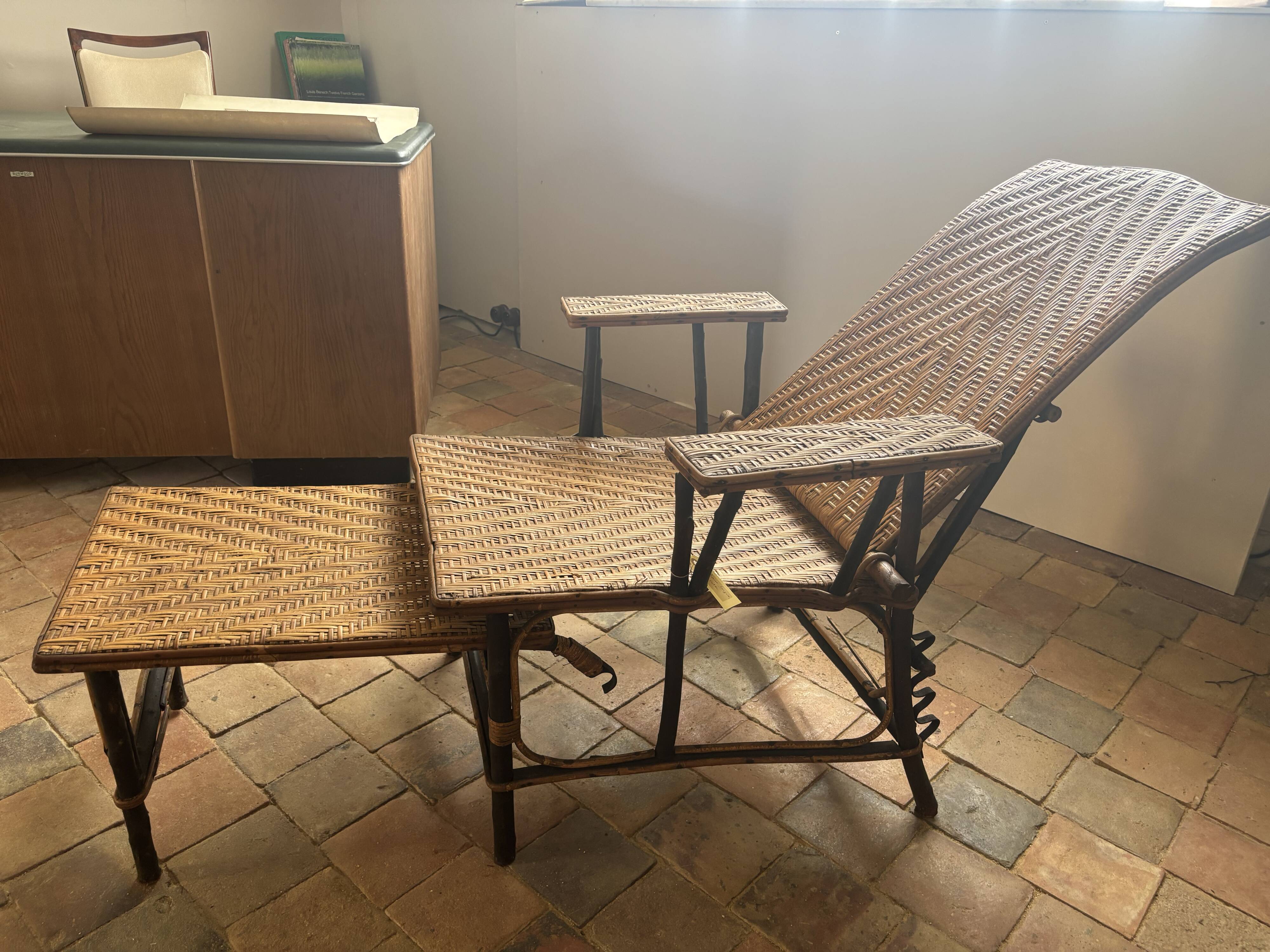 Rattan chaise longue