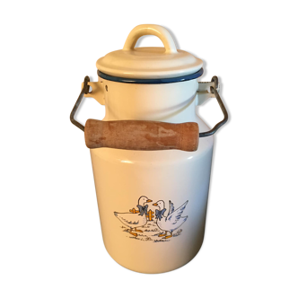 Enamelled milk jar retro style ecru color with "goose" patterns. Wooden handle.