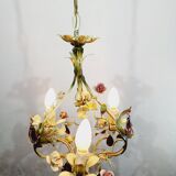 Lustre en fer forgé et porcelaine