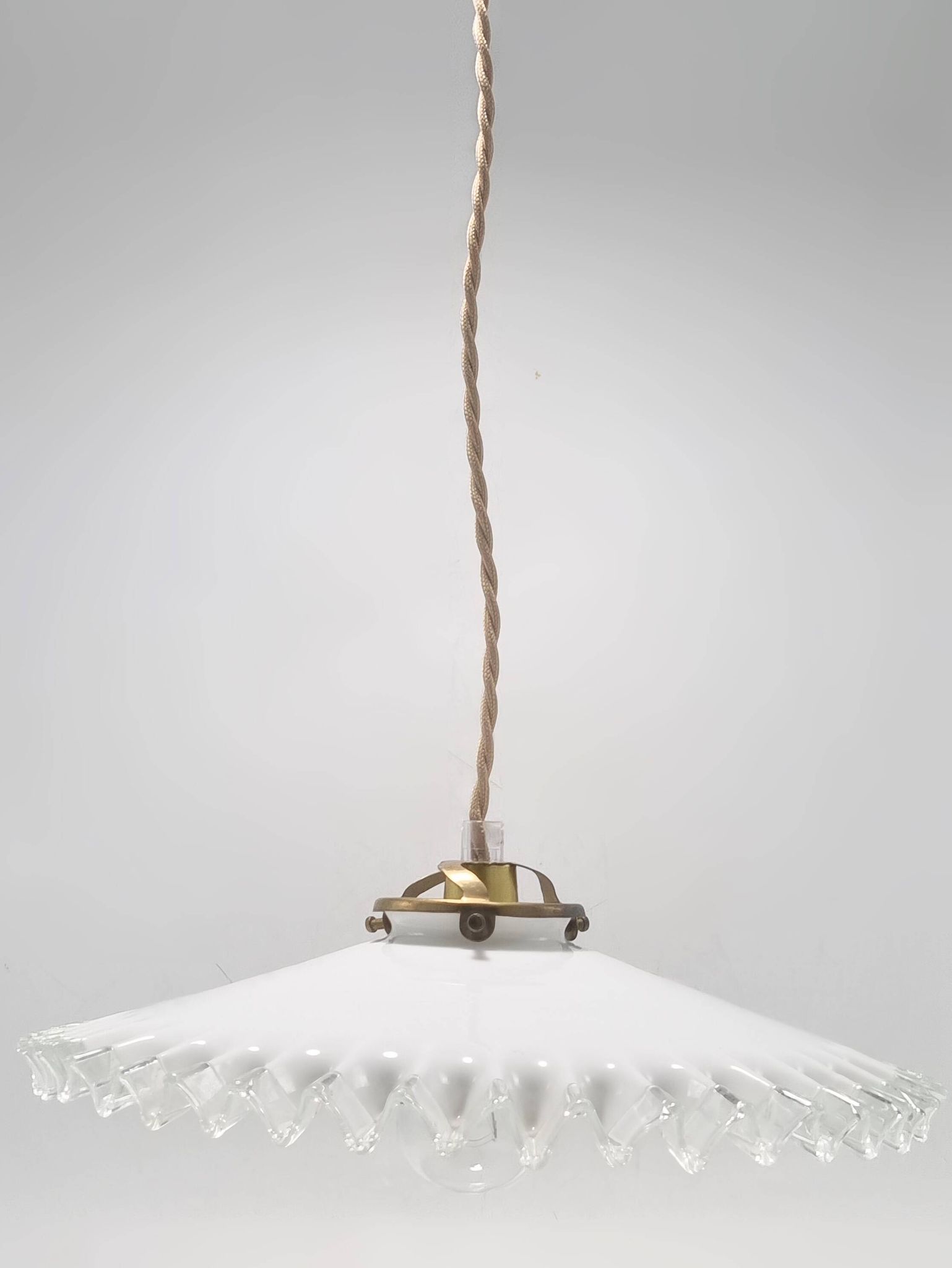 Suspension en opaline
