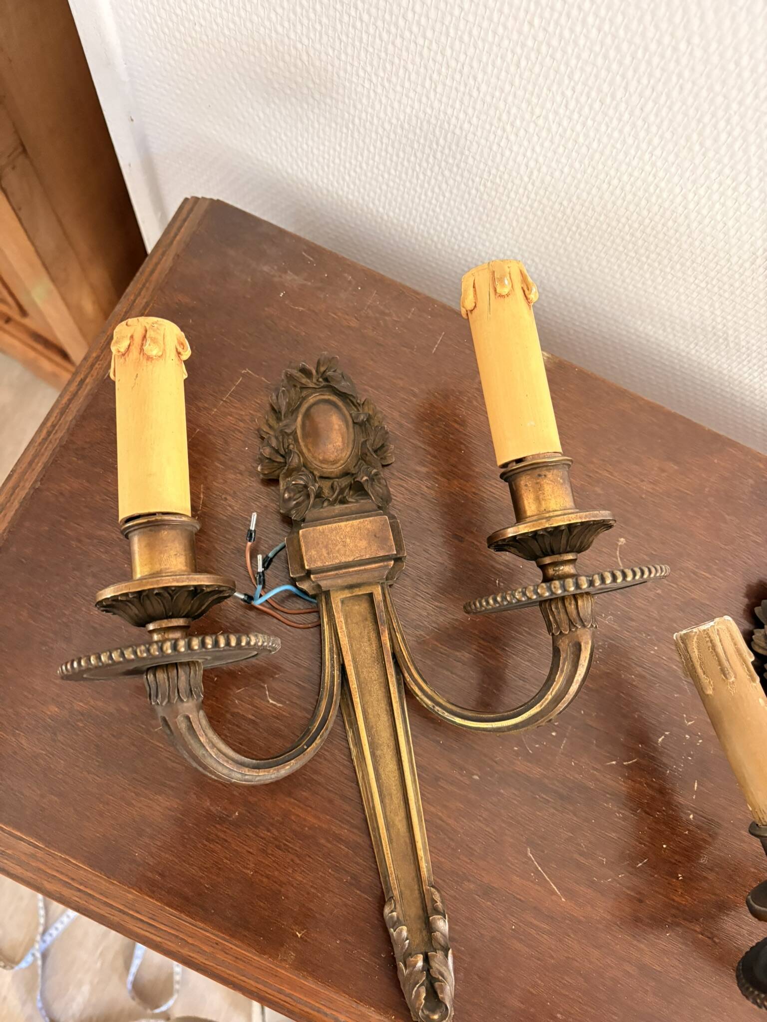 Antique Pair of Gilded Bronze Wall Lights Empire Louis XVI Acanthus Leaf 19th Century