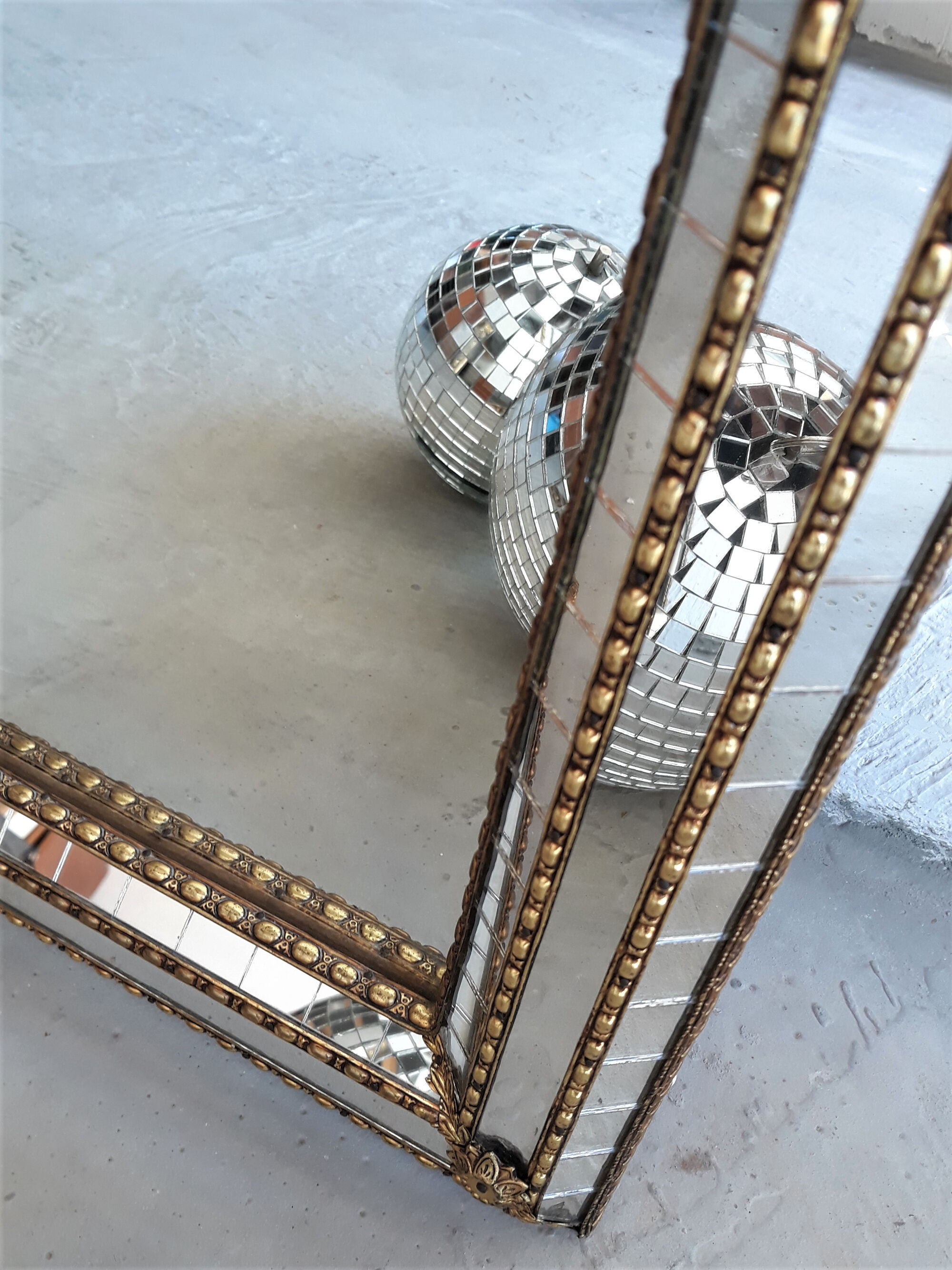 Large close-doors mirror 1960 60x110cm