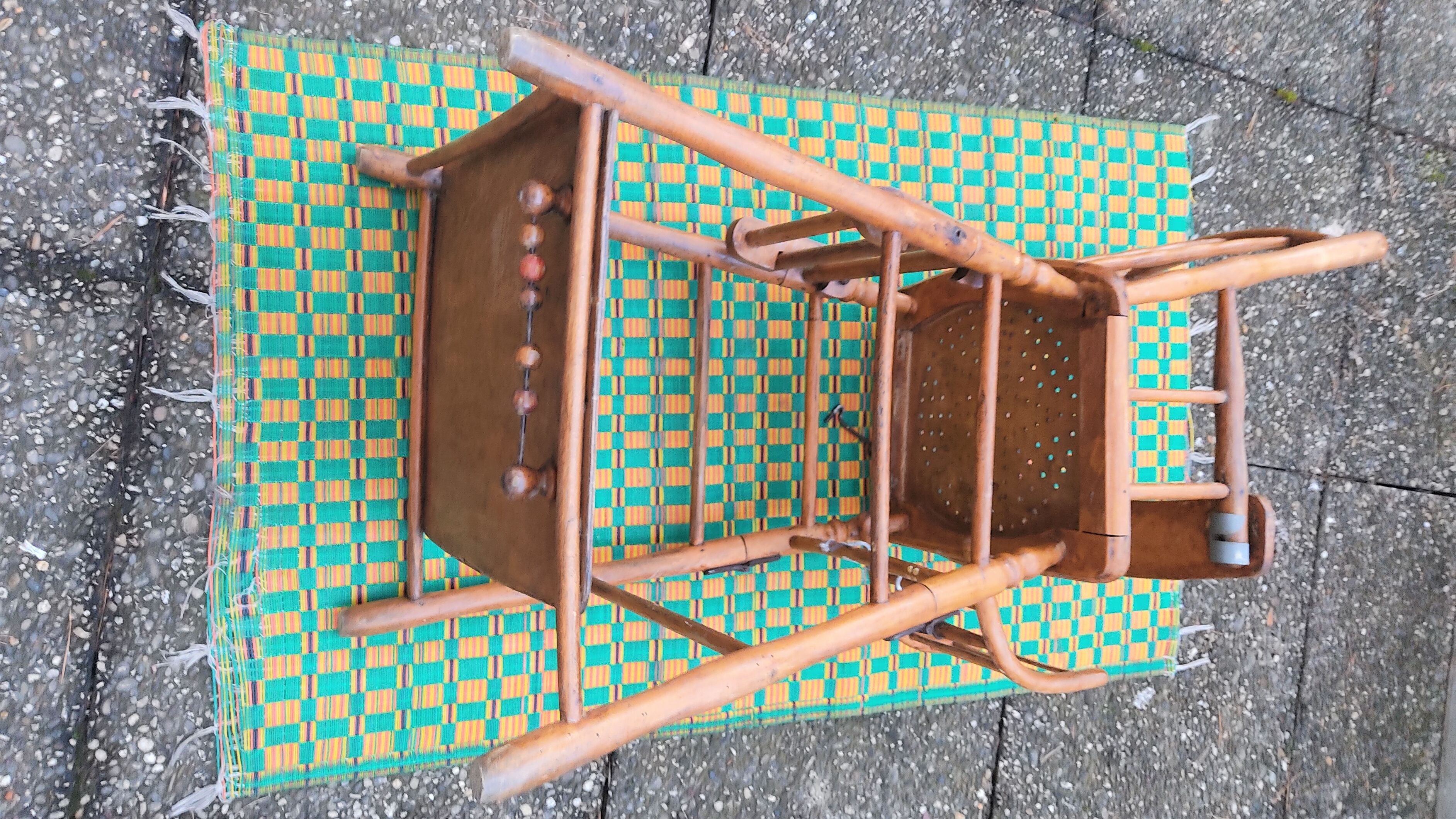 Chaise haute de bébé