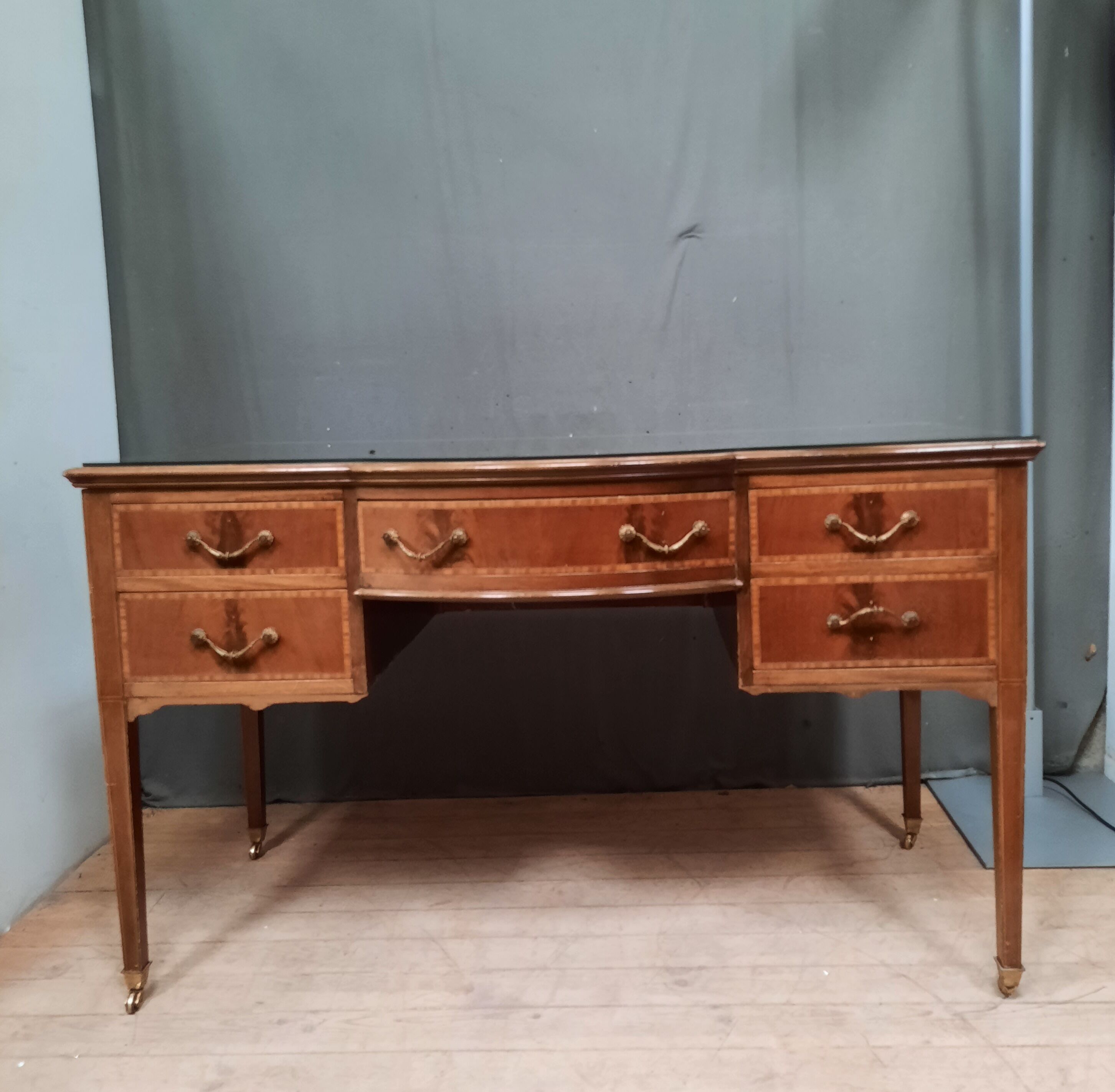 English flat burrrau with 5 tirroirs