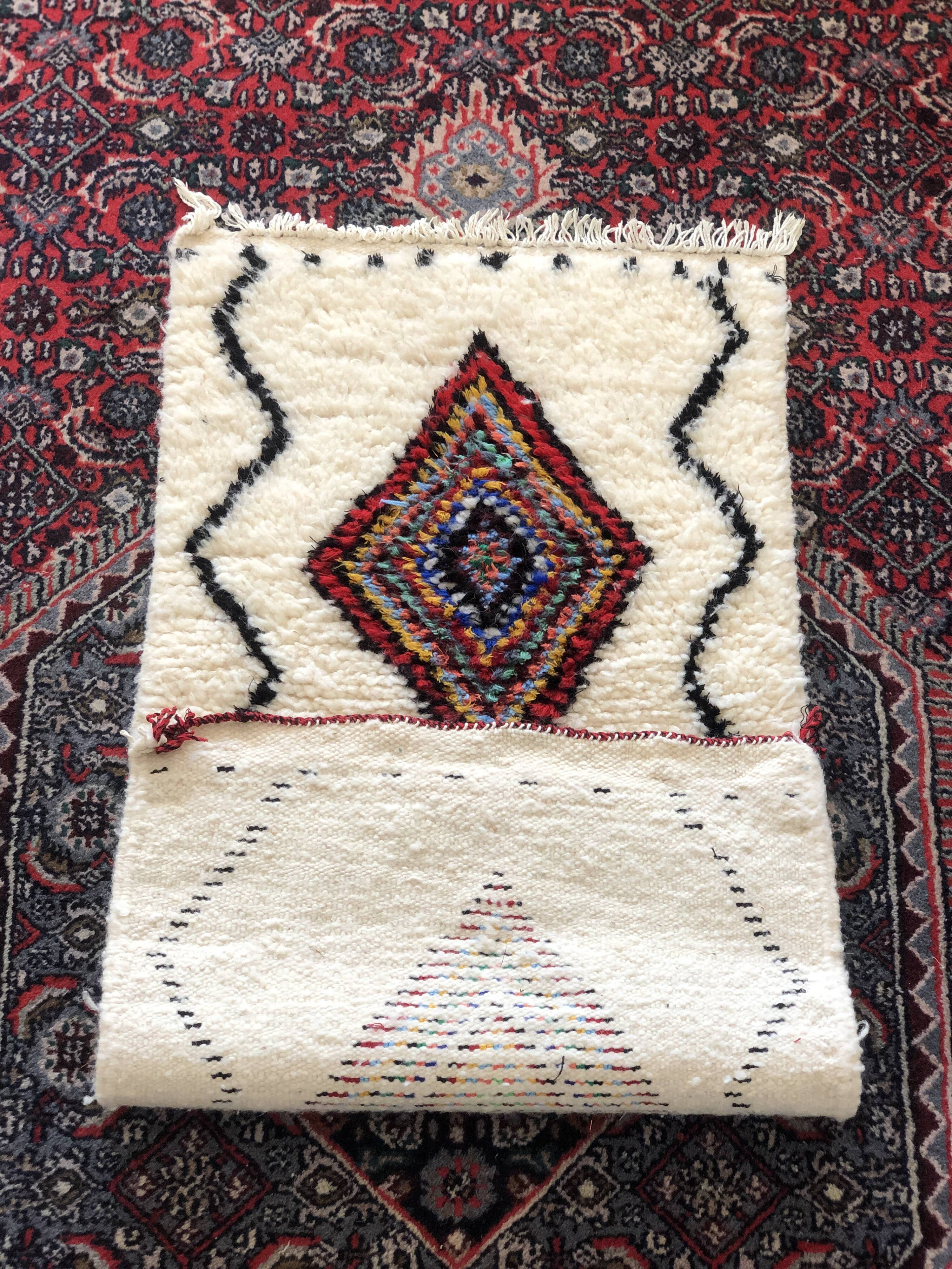Tapis berbere marocain azilal 108x52 cm