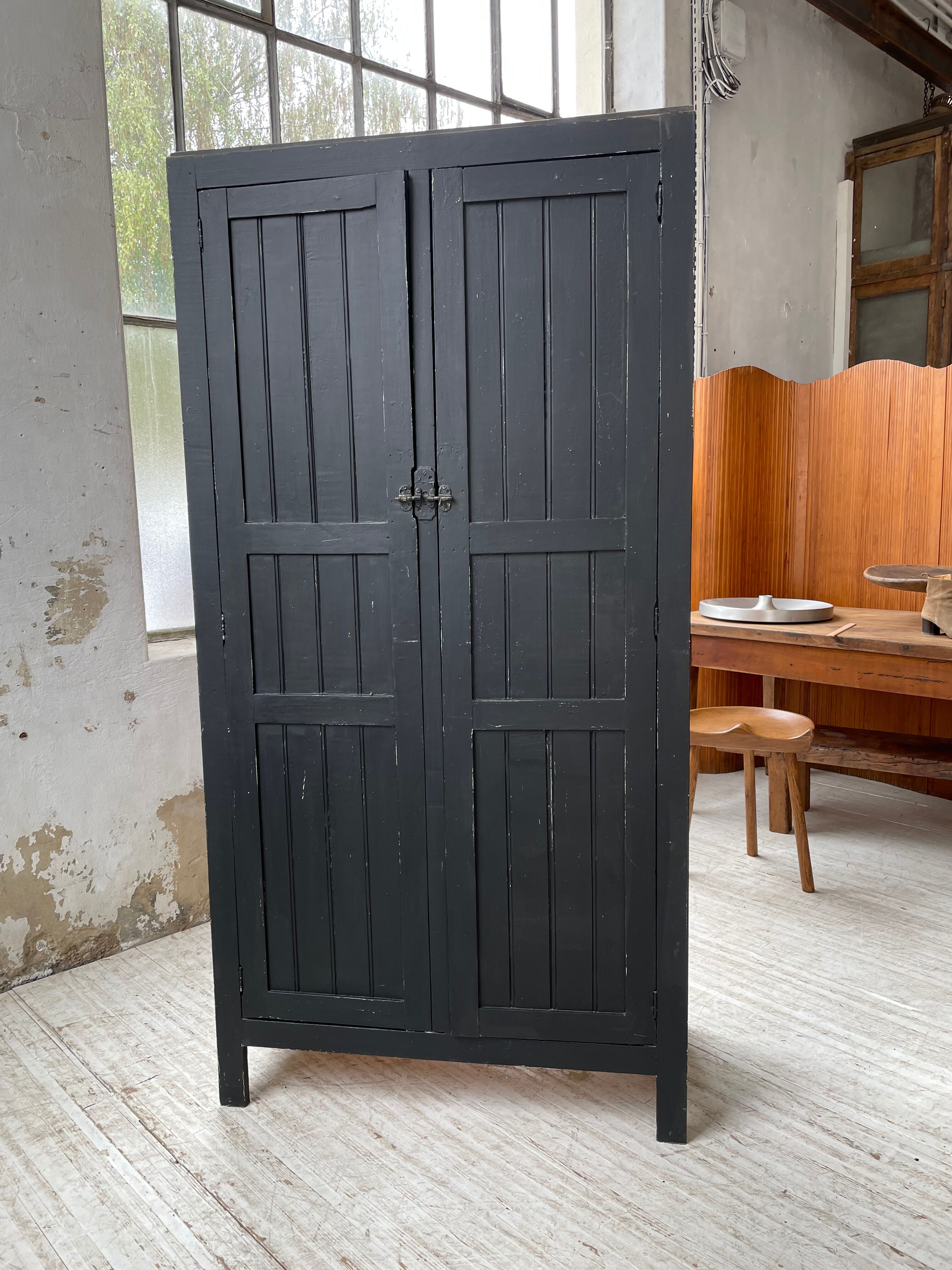 Black trade cabinet