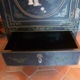 Small chinese lacquered furniture in black with mother-of-pearl inlays / 1 door / 1 drawer