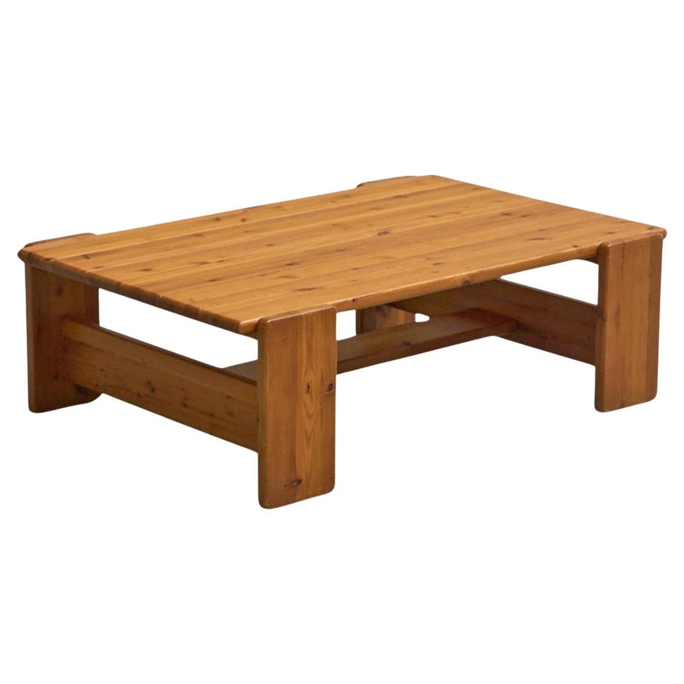 Architectural coffee table in solid pine from the 1970s.