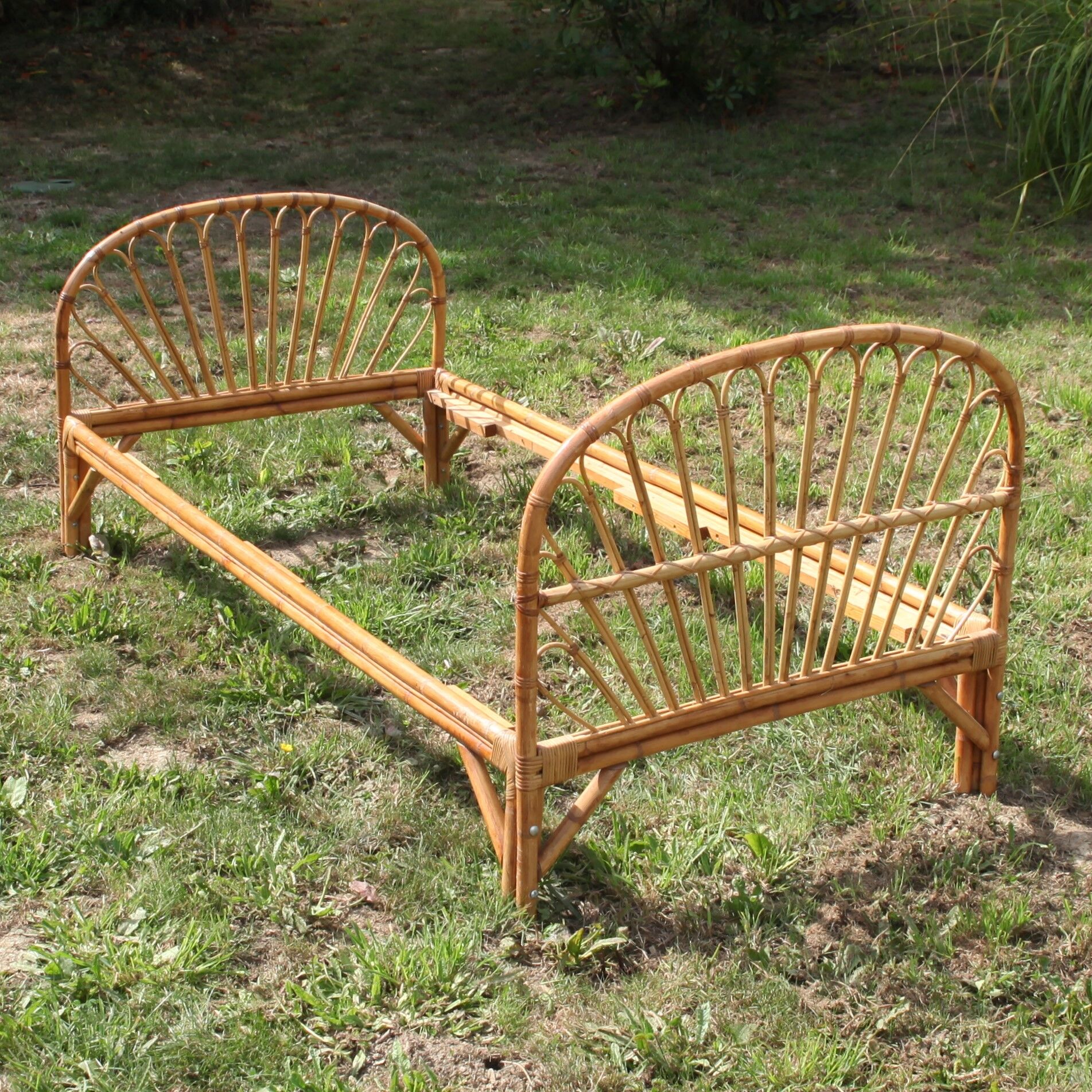 Rattan bed