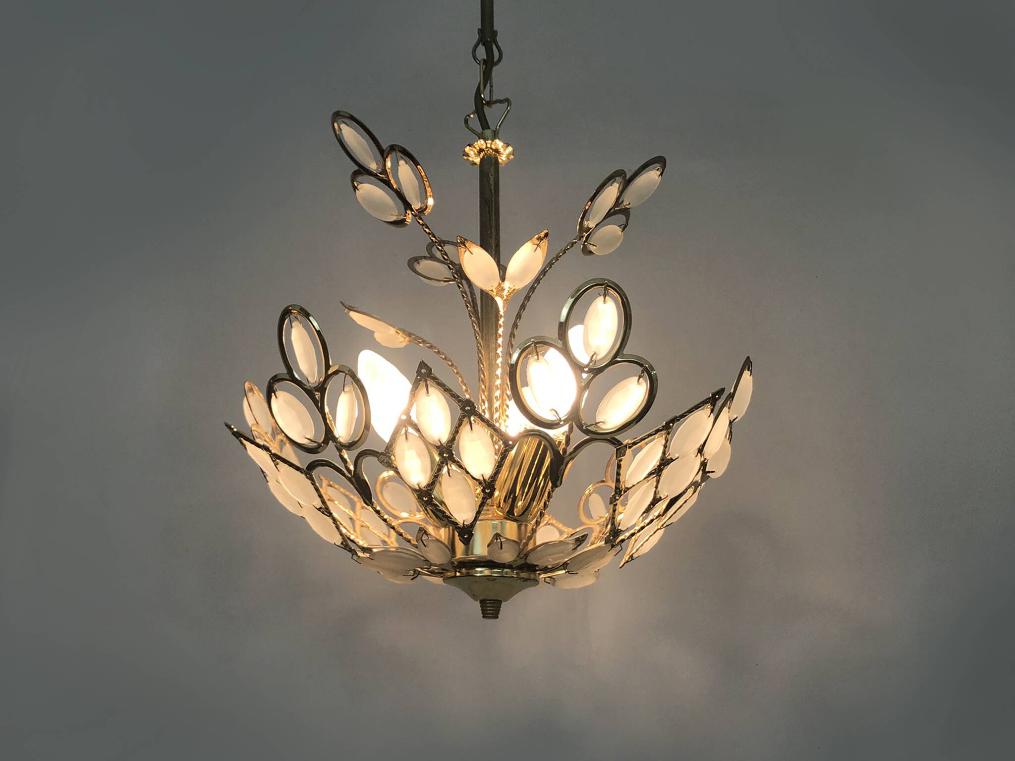 Antique 3-light floral pendant light in gilded metal with glass pendants. 80s