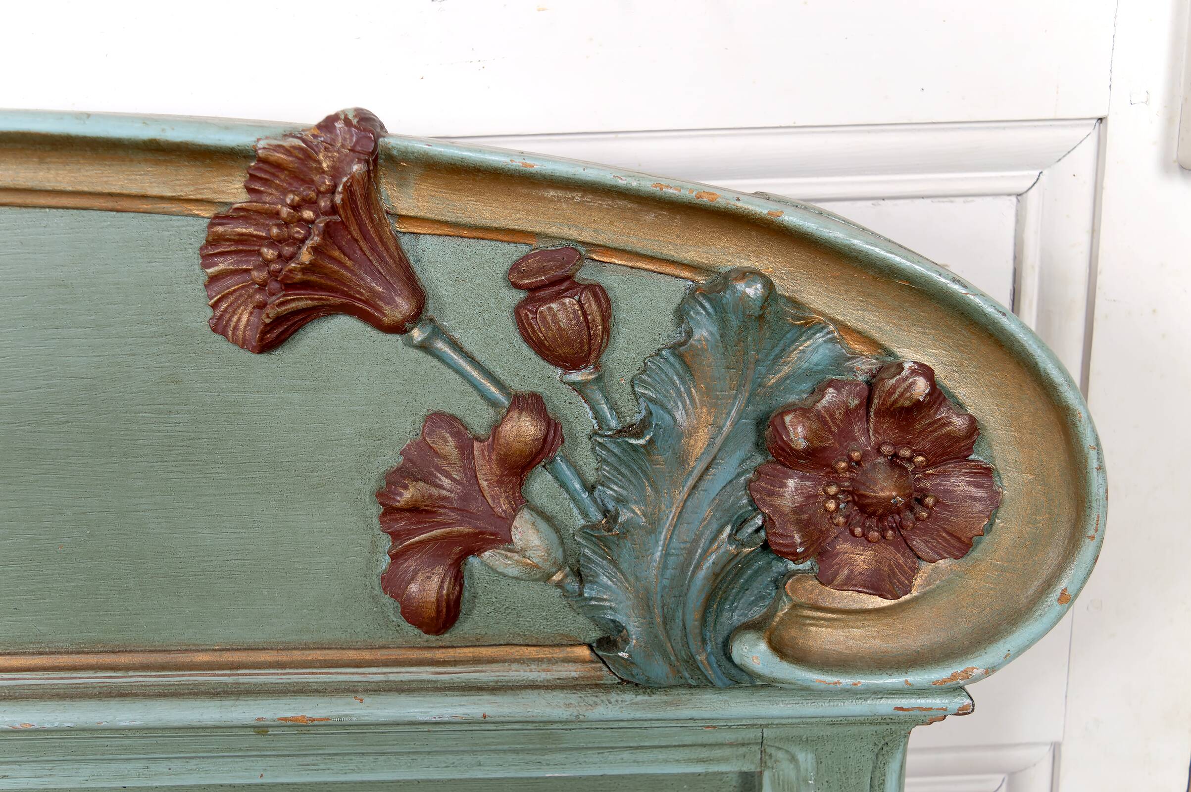 Art Nouveau bed in carved and painted wood, Poppies, Circa 1900