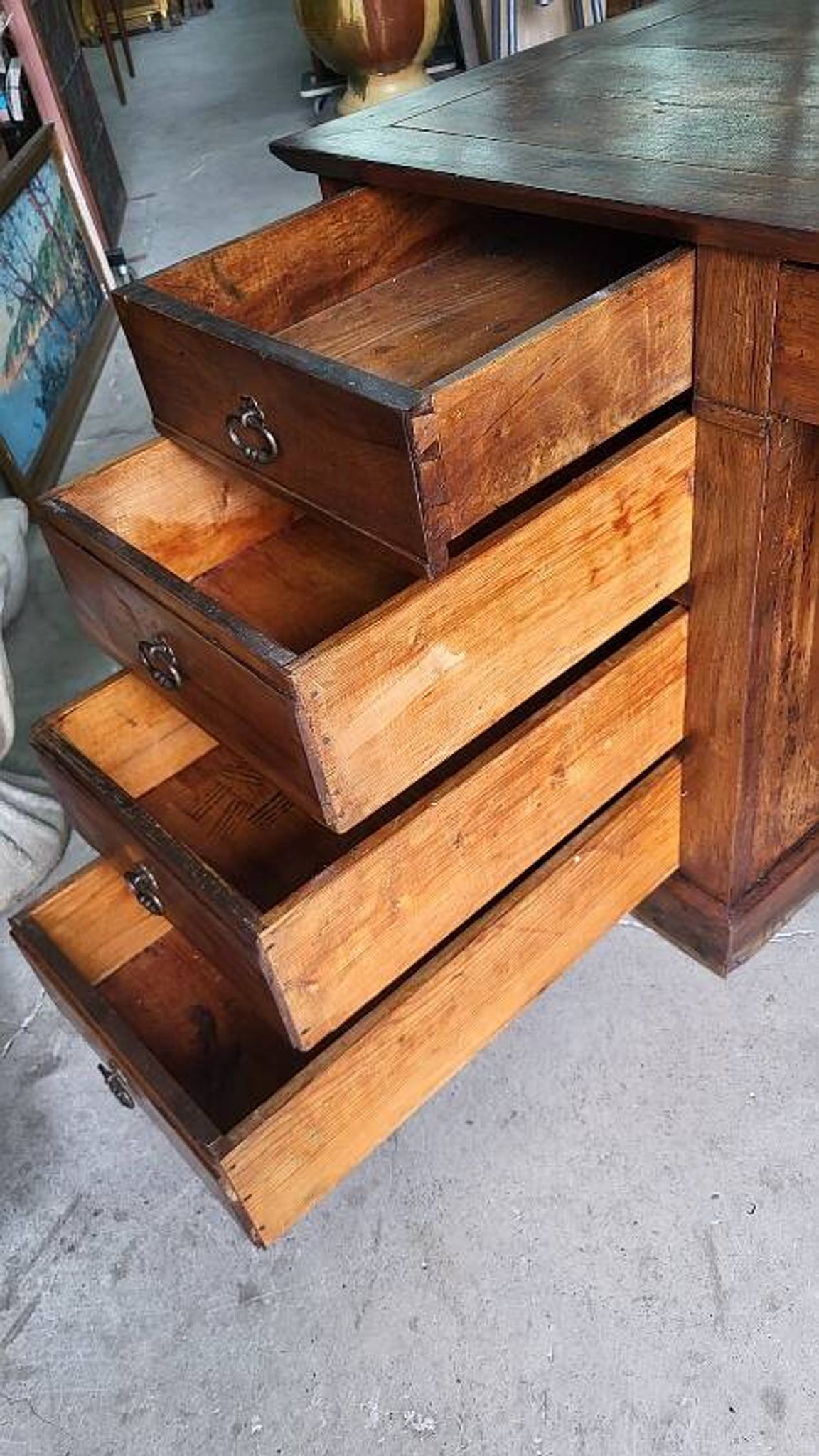 BUREAU A 9 TIROIRS EN NOYER 1900