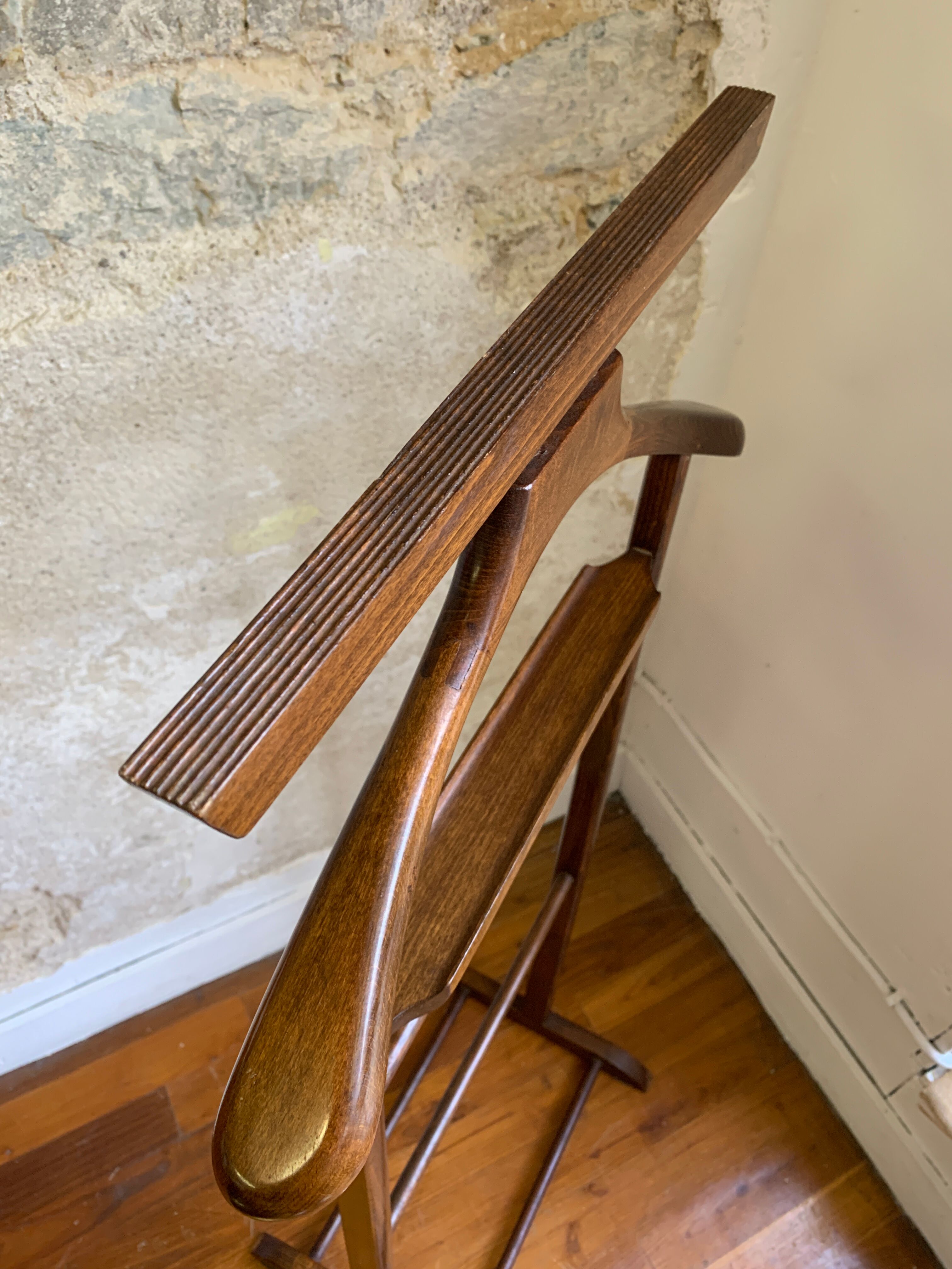 Wooden valet