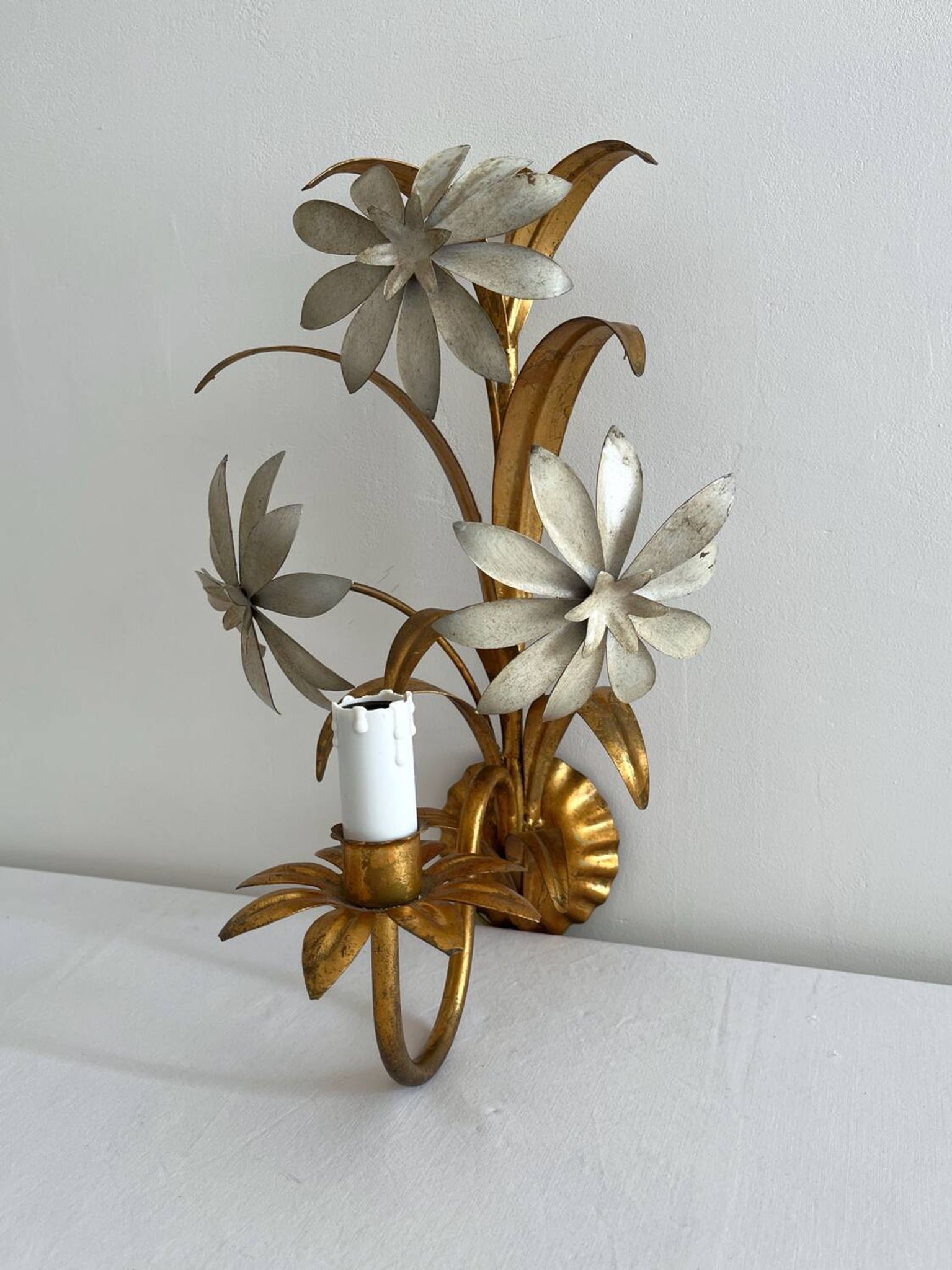 Vintage Hollywood Regency gold metal leaf wall sconce.