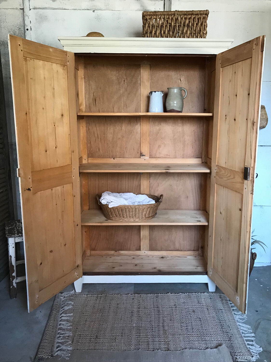 Parisian cabinet
