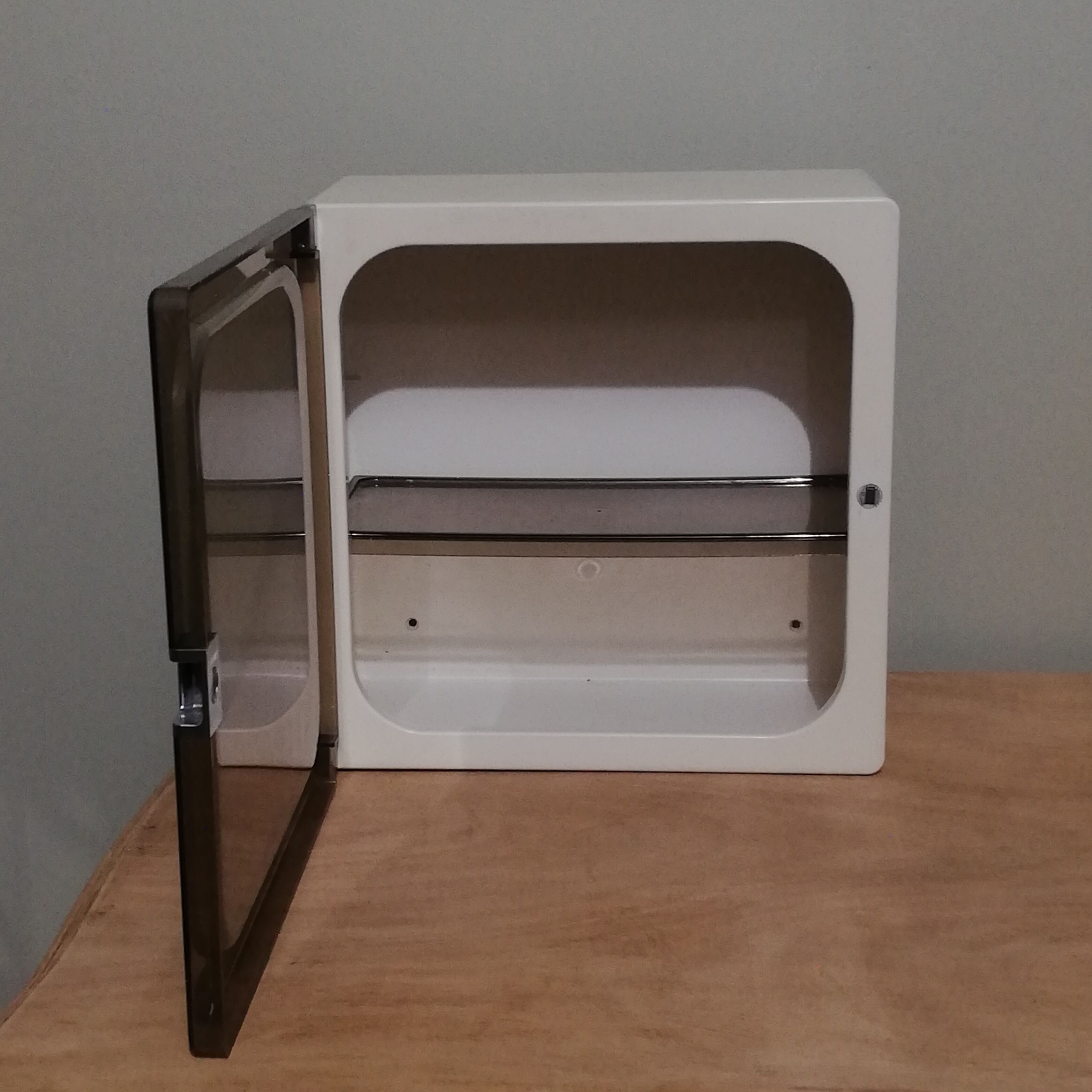 Vintage medicine cabinet in Bakelite and Plexiglas