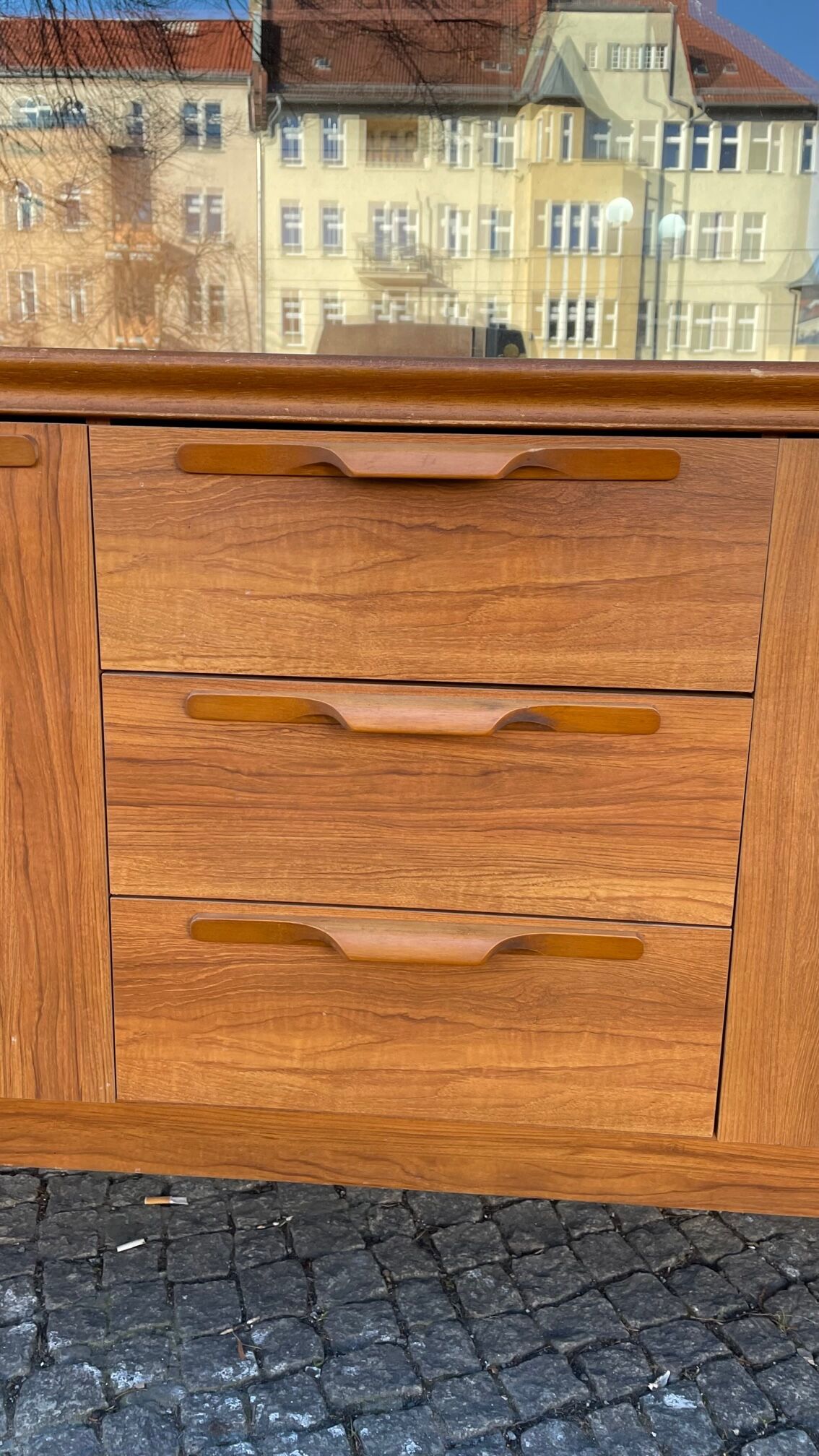 80s row with compass feet