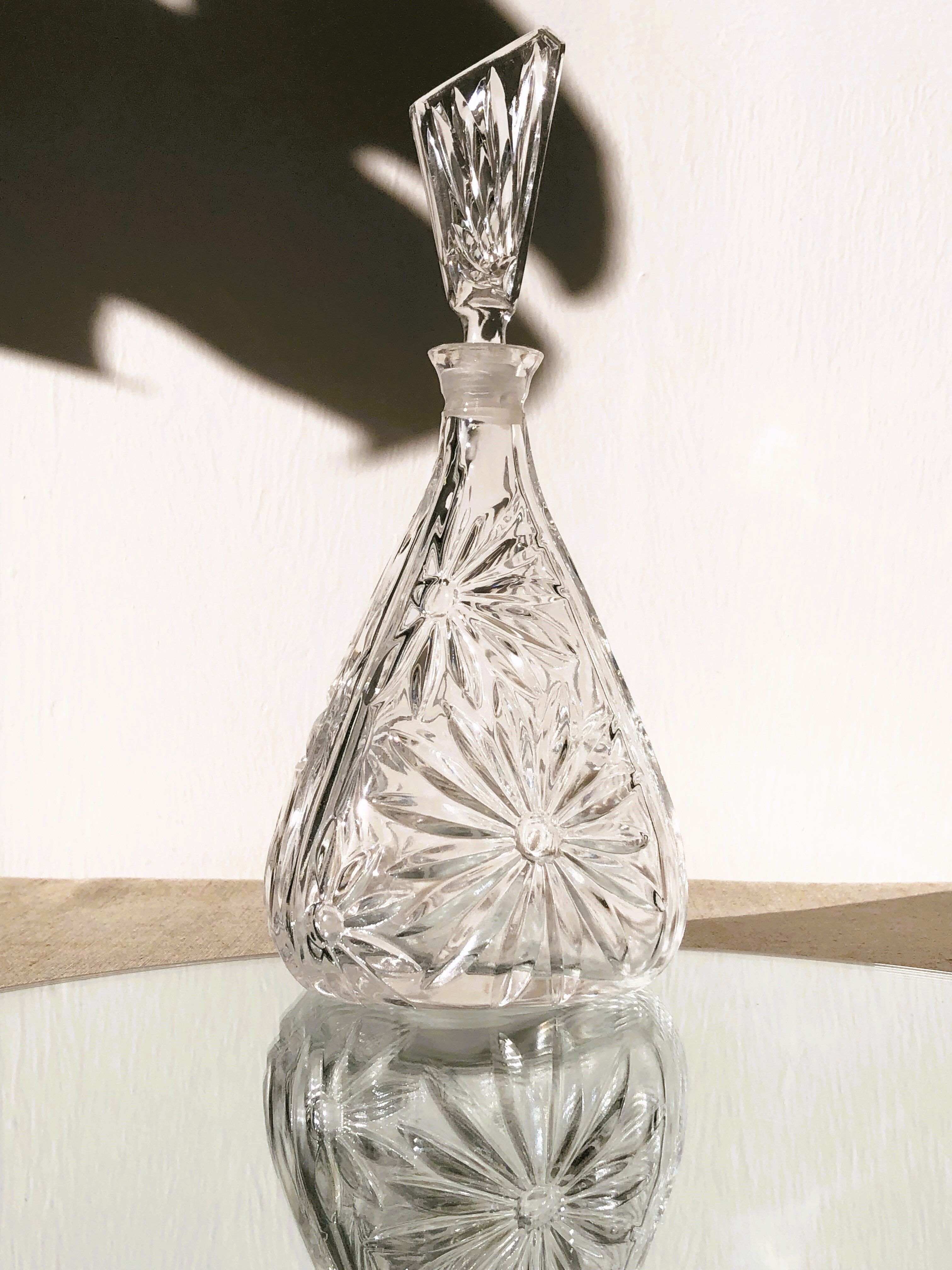 Carafe liqueur cristal de Bavière ciselée fleur et ses 8 verres à liqueur, vintage France