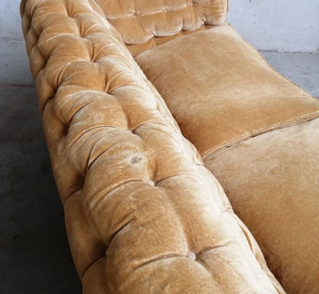 Chesterfield velvet sofa 50'