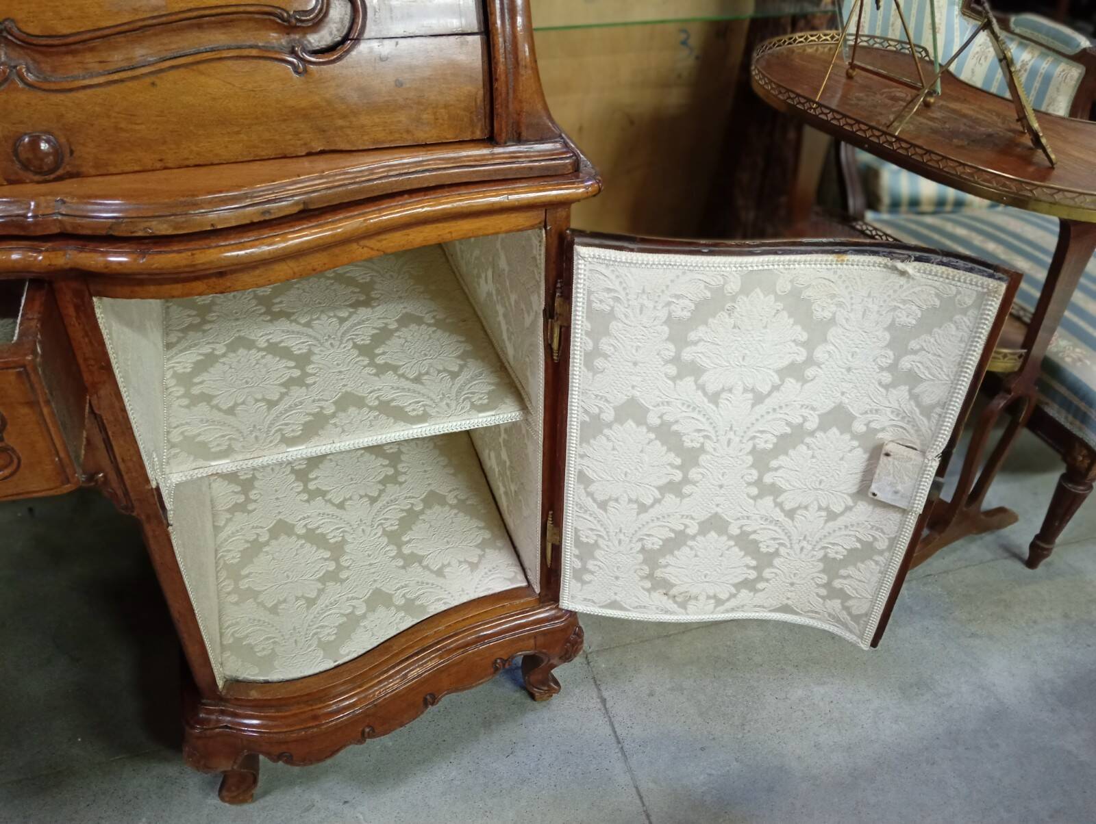 cylinder desk in carved walnut – Louis XV period – 18th century