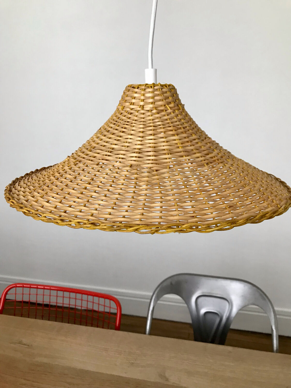 Vintage rattan suspension