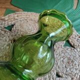 Vase en verre moulé vert