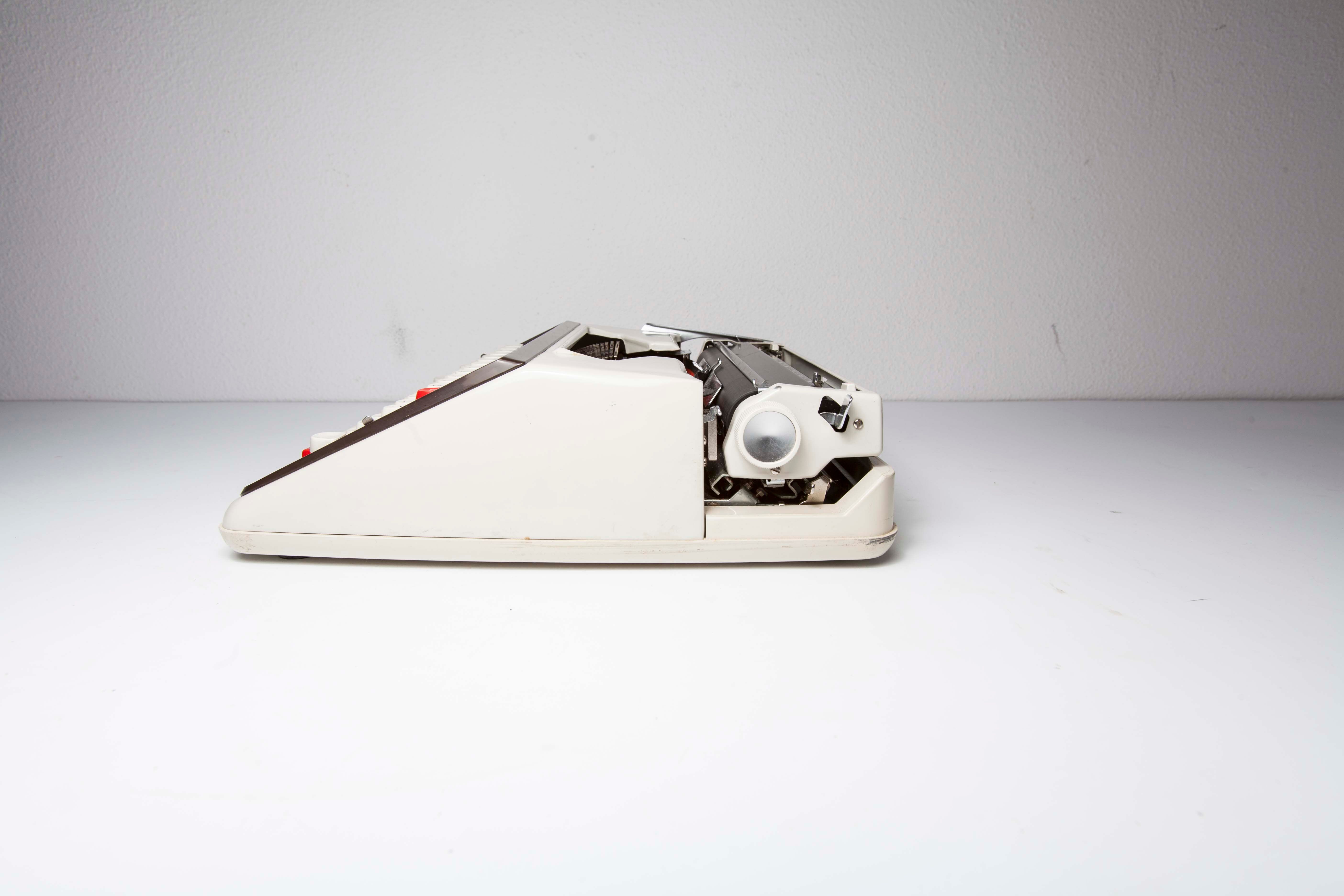 Brother Deluxe 1350 revised typewrite 1971