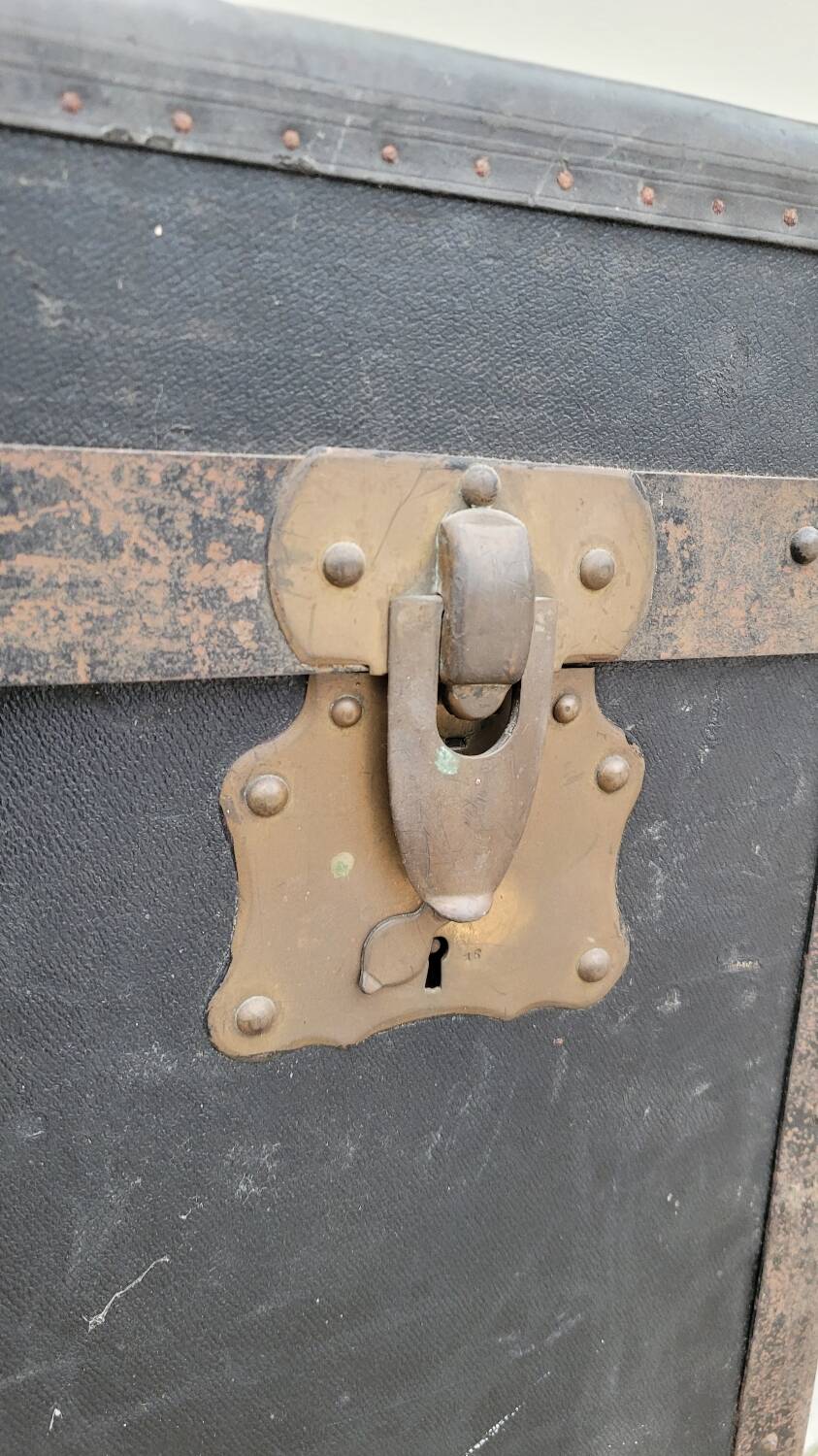 Malle cabine de la marque "La Malle Bernard" Paris -1900s