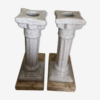 Duo de bougeoirs colonne sur socle en marbre