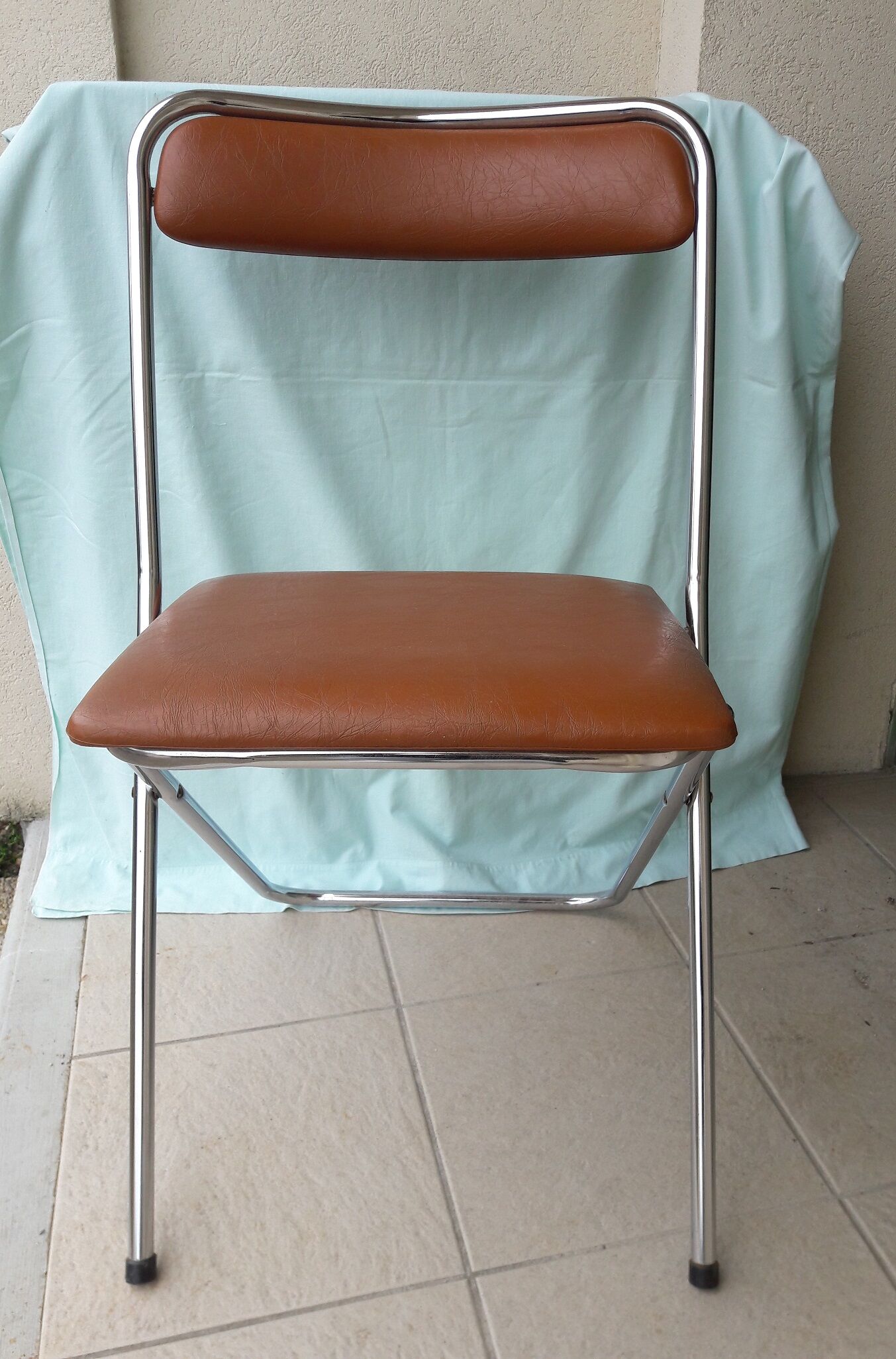Vinyl folding chair