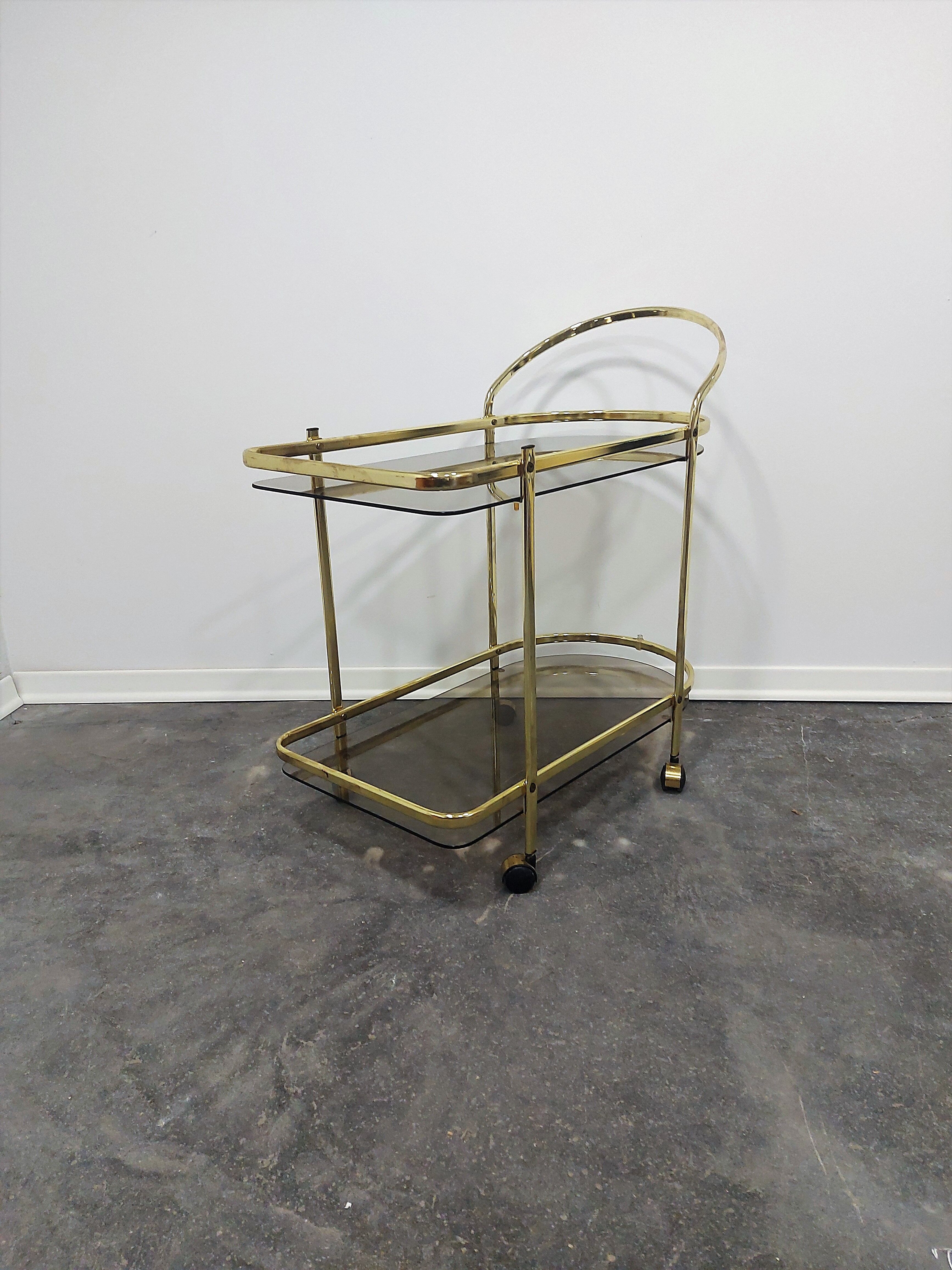 Desserte en laiton et verre fumé des années 1960