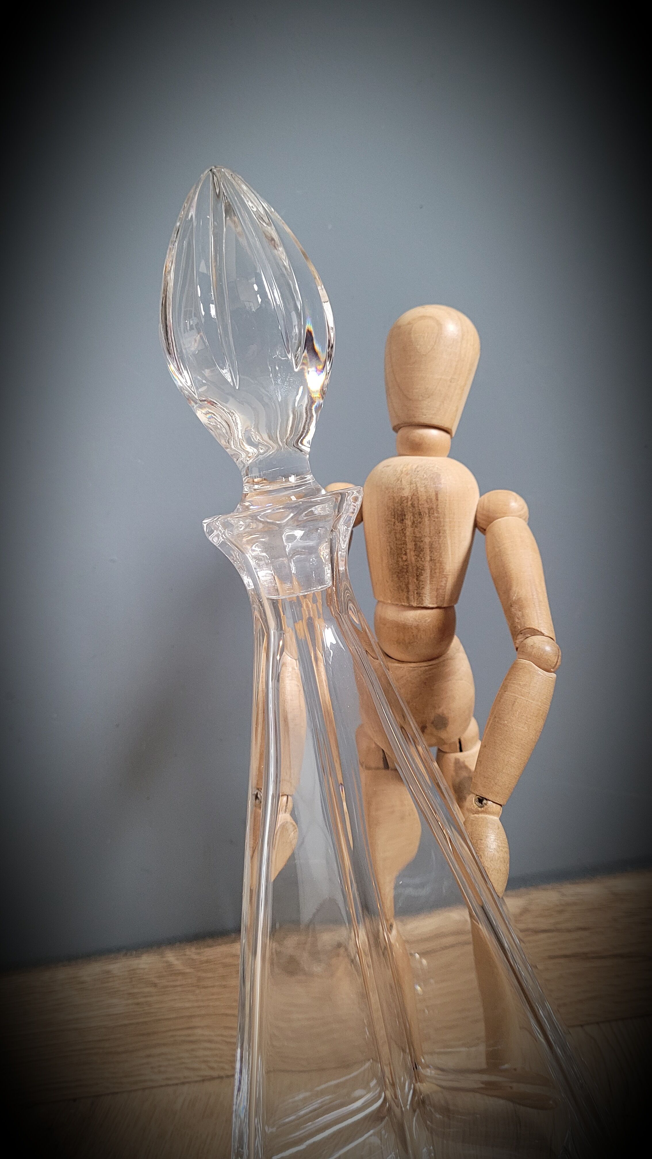 Pyramid crystal decanter