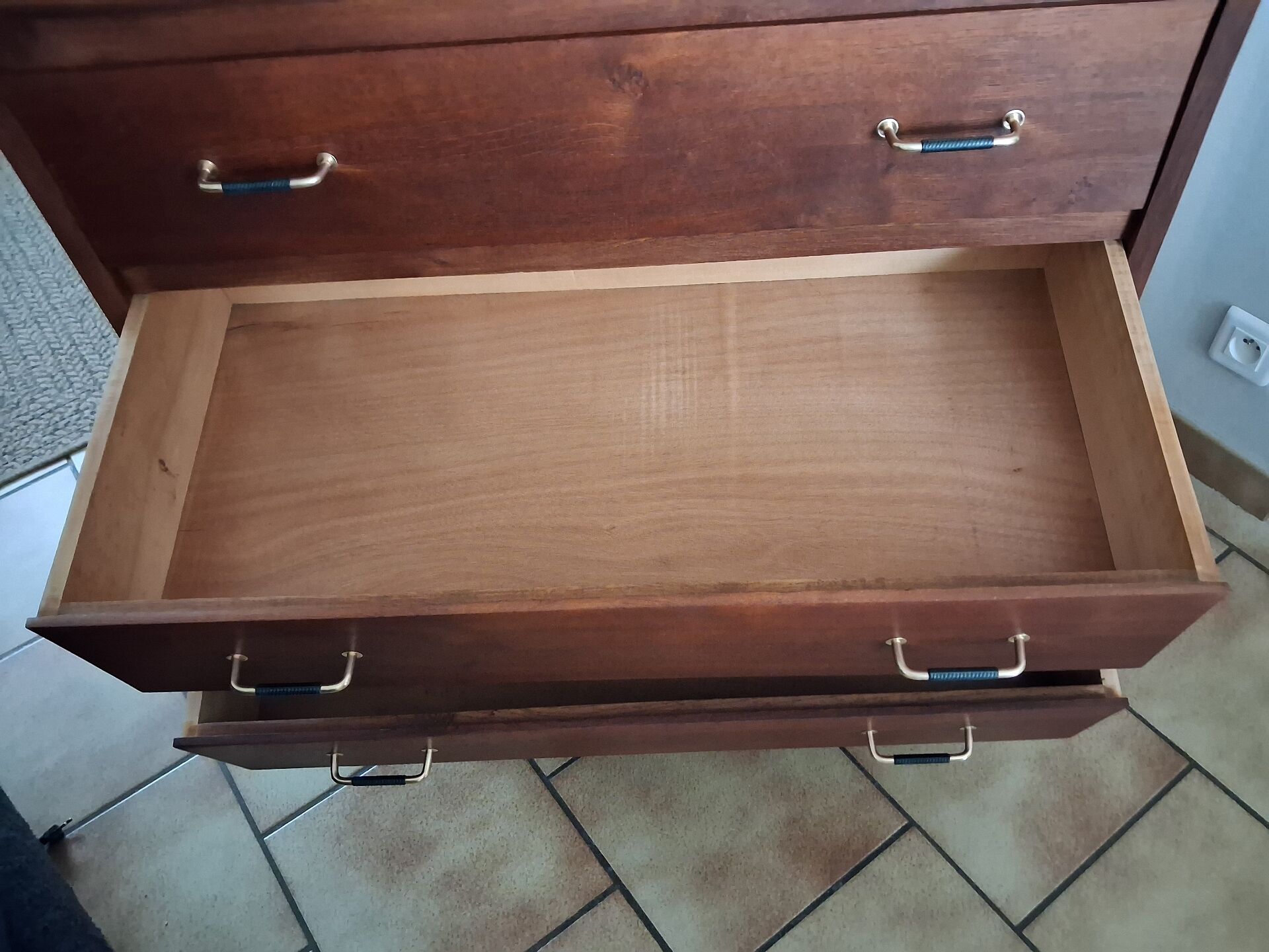 Vintage chest of drawers