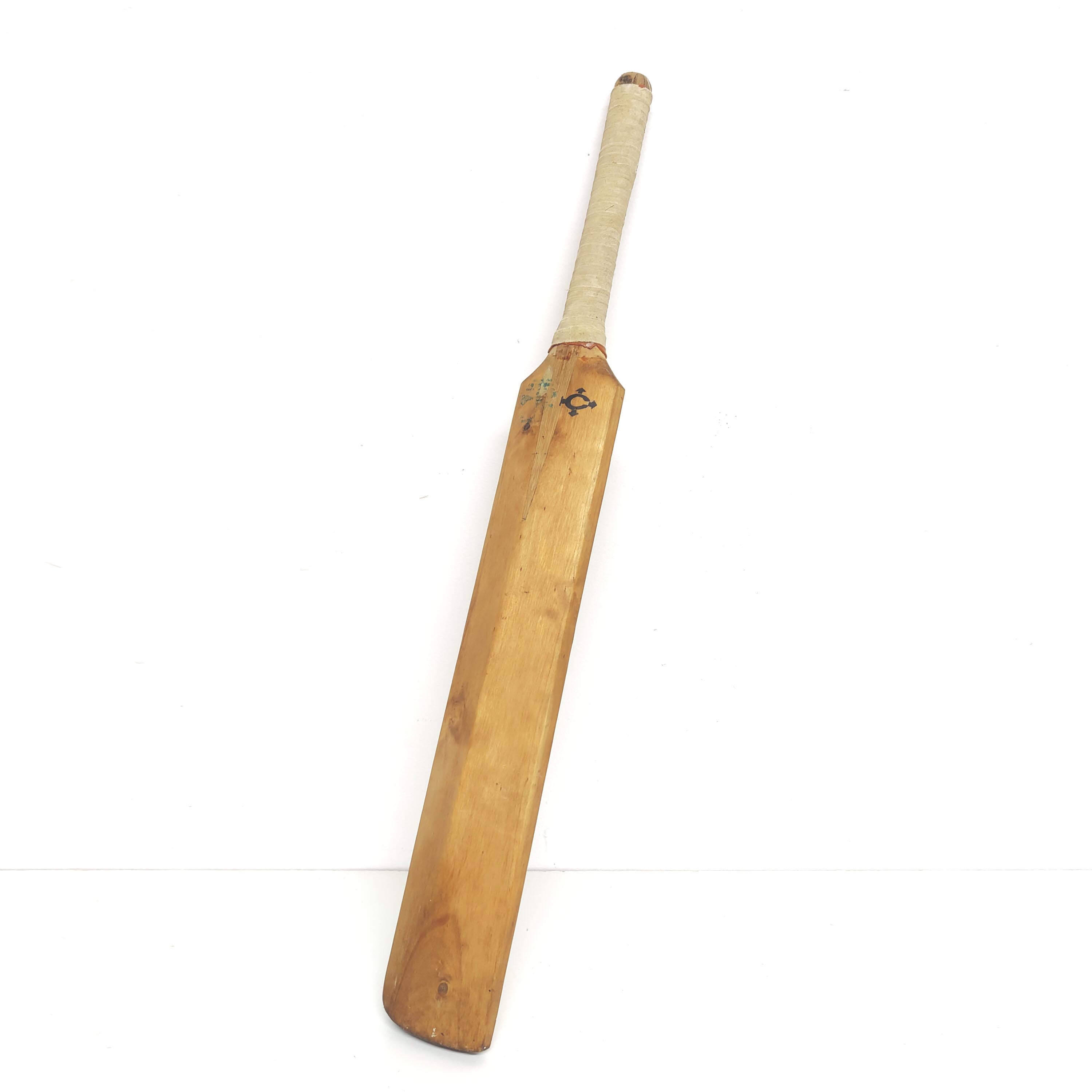 Batte de cricket vintage en bois