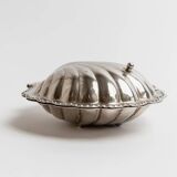 Elegant silver-tone Italian vintage 1960s shell-shaped sugar bowl with spoon