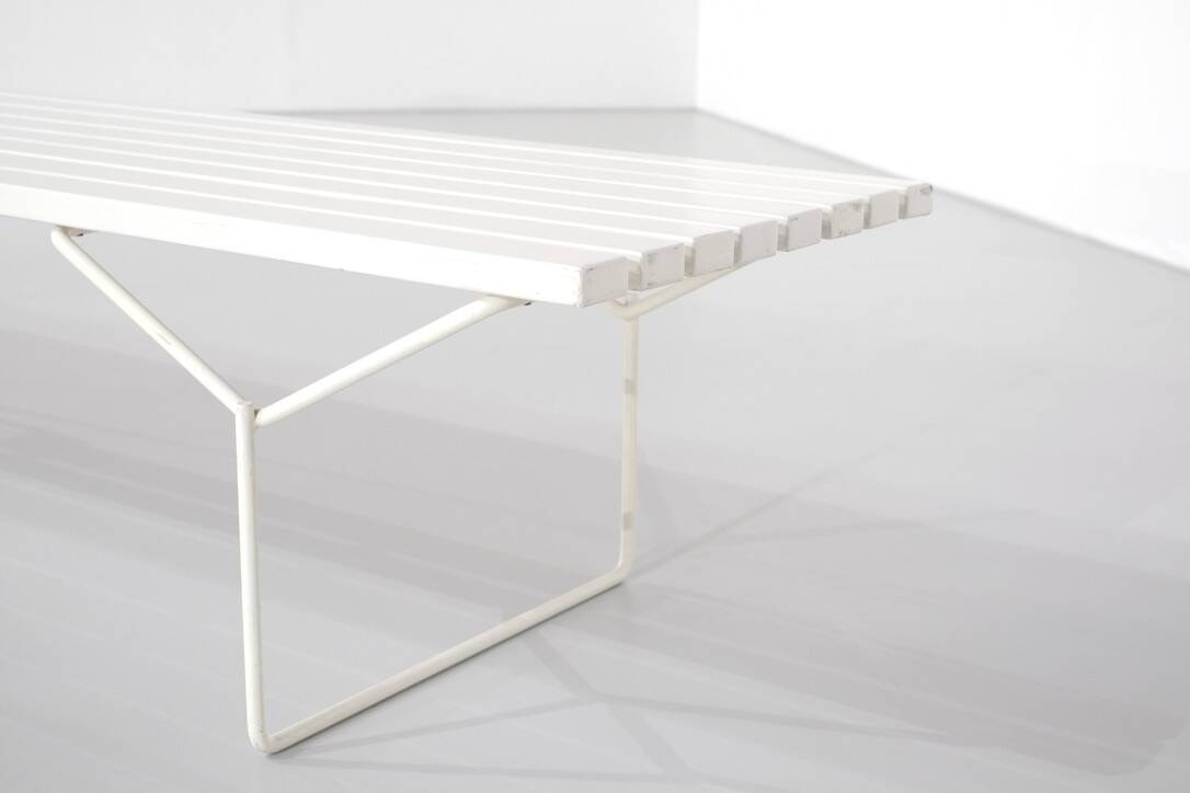 "400" bench in white wood by Harry Bertoia for Knoll International.