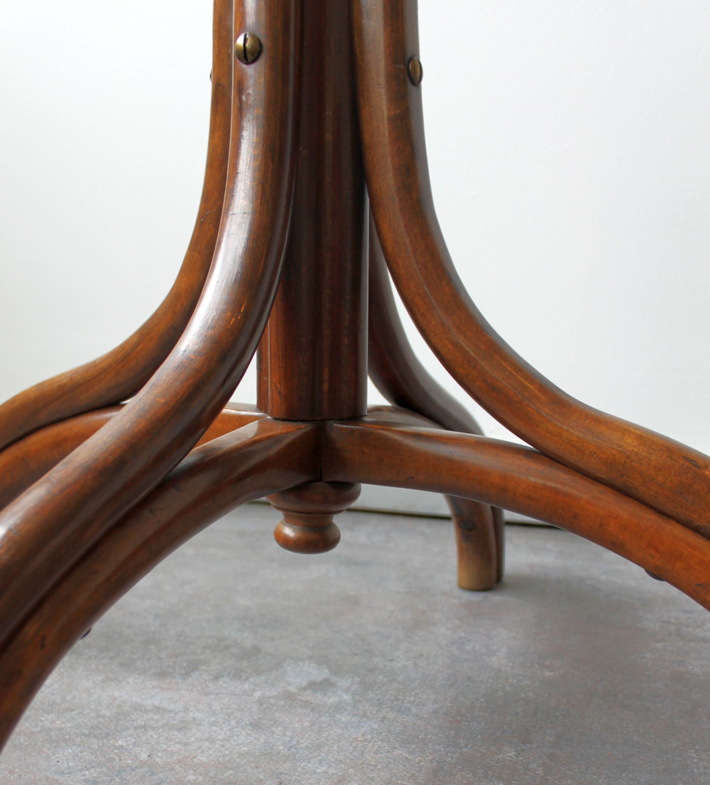Parrot coat rack, model 10.401, XIXth.