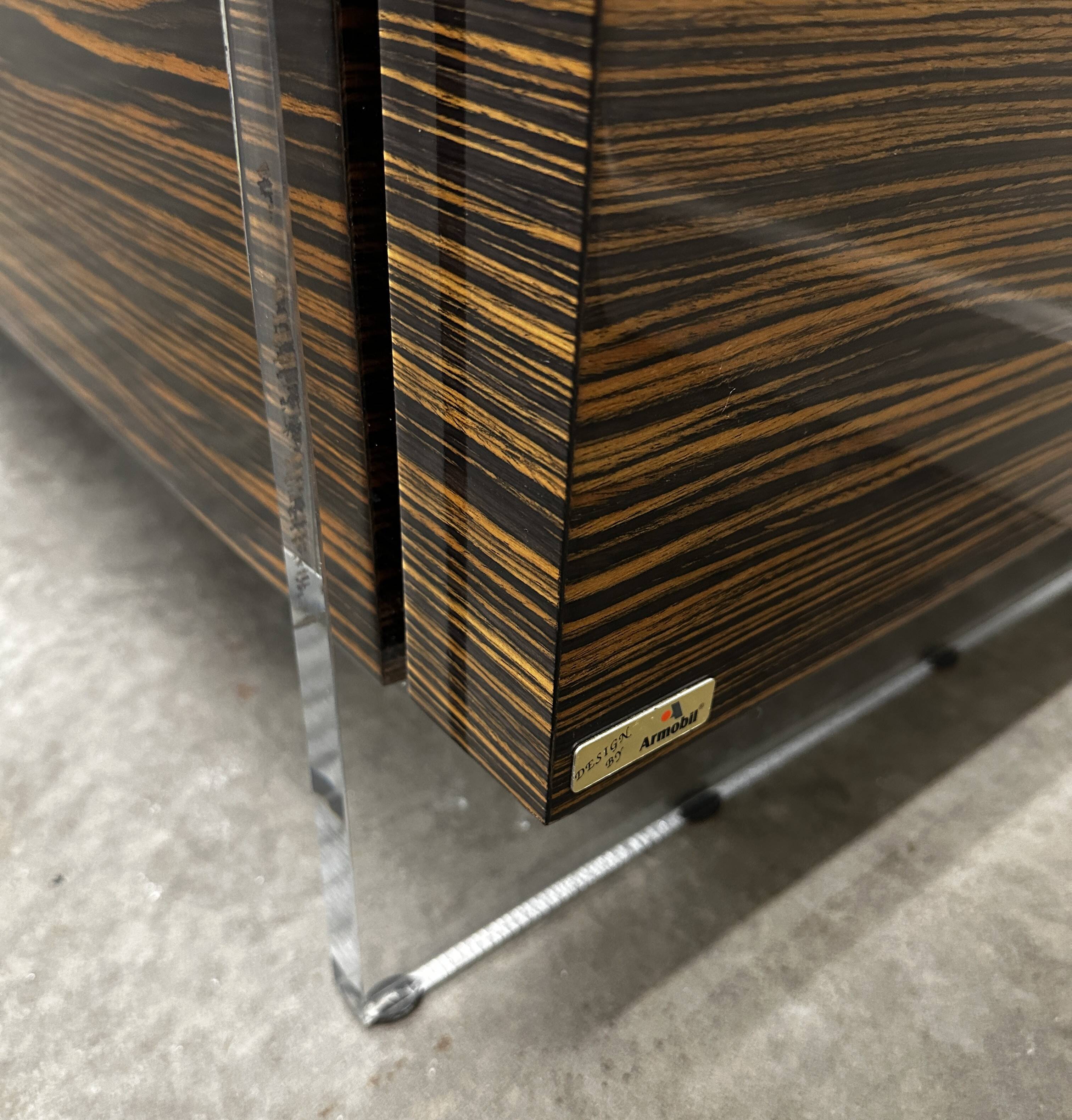 Buffet/crédence luxueux en ébène de Macassar, chrome et lucite par Armobil, Italie
