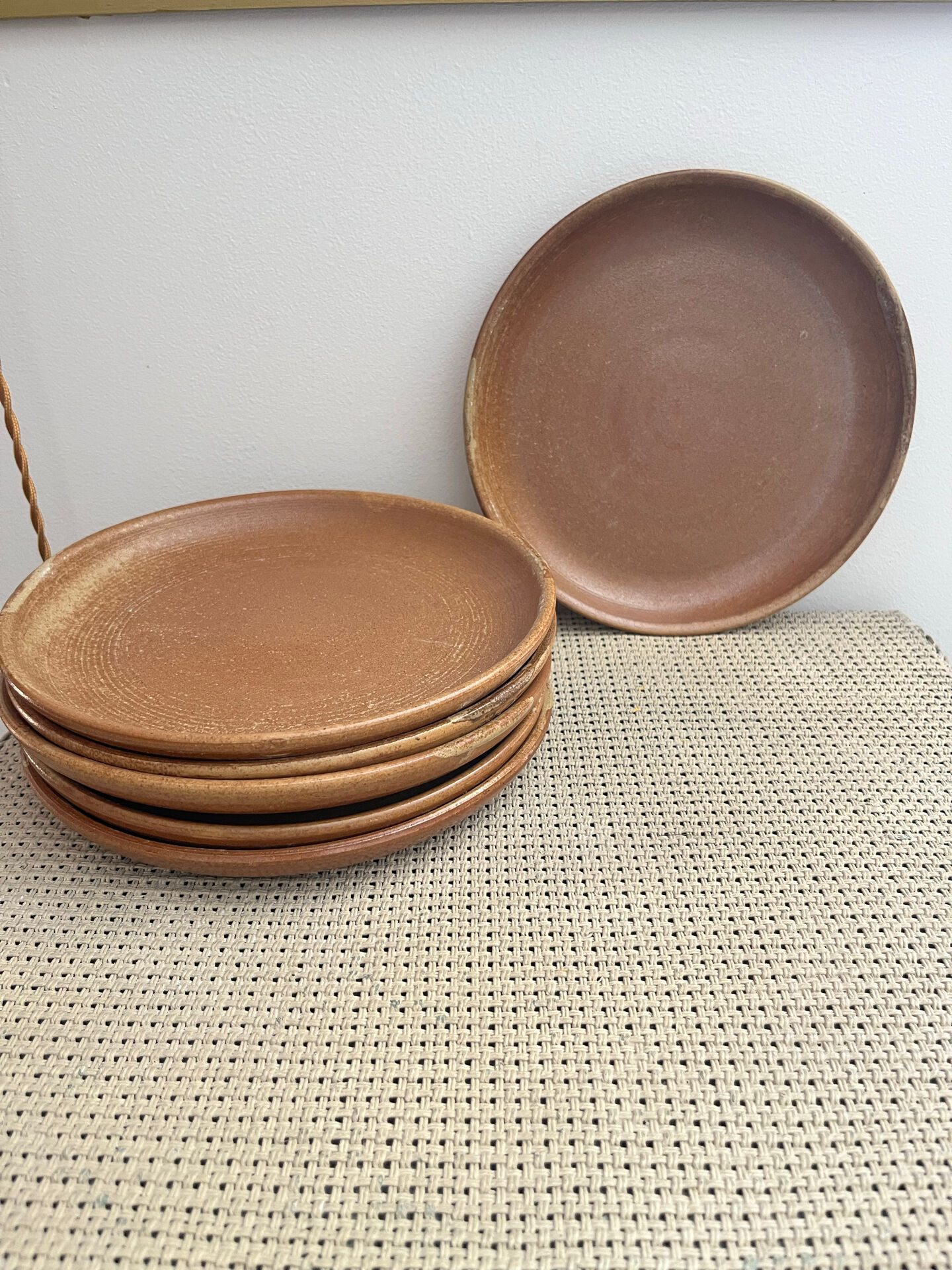 6 flat plates in stoneware