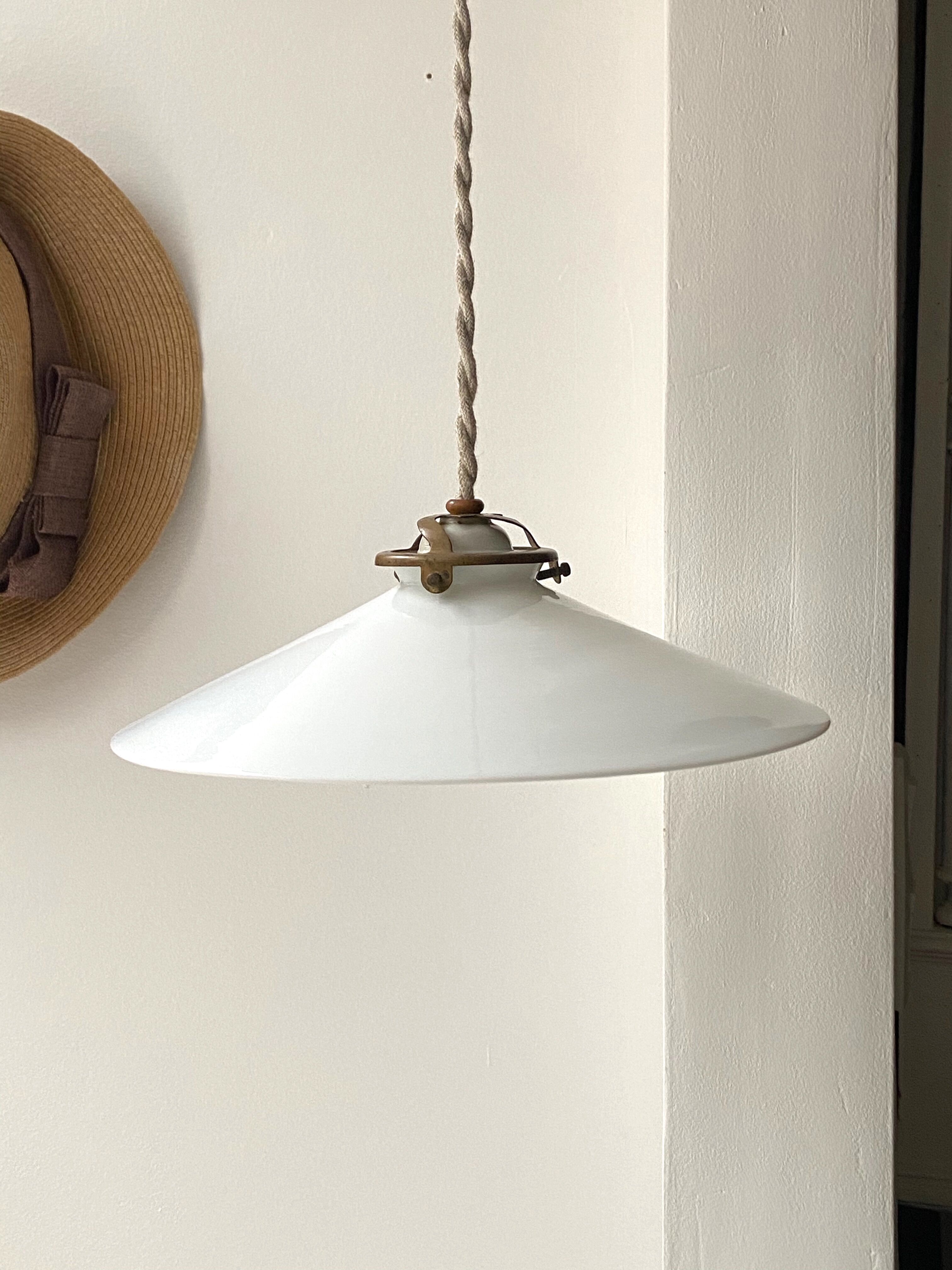 Opaline suspension with porcelain socket