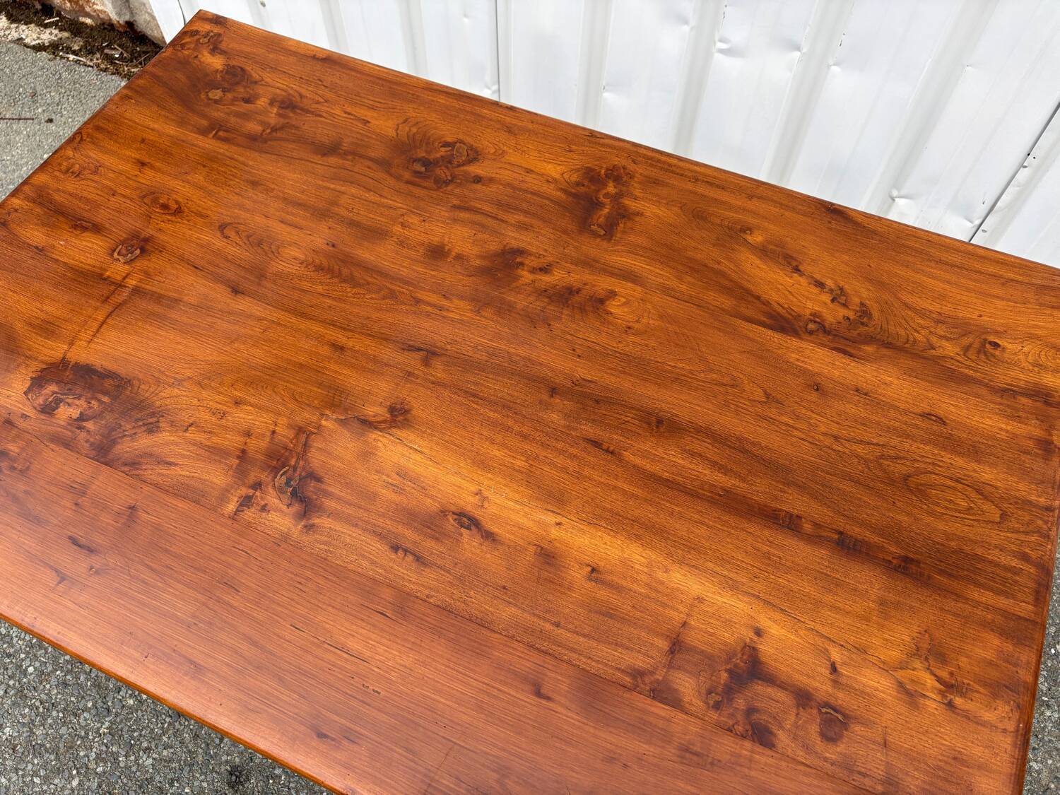 Art Deco table sculpted in solid wood