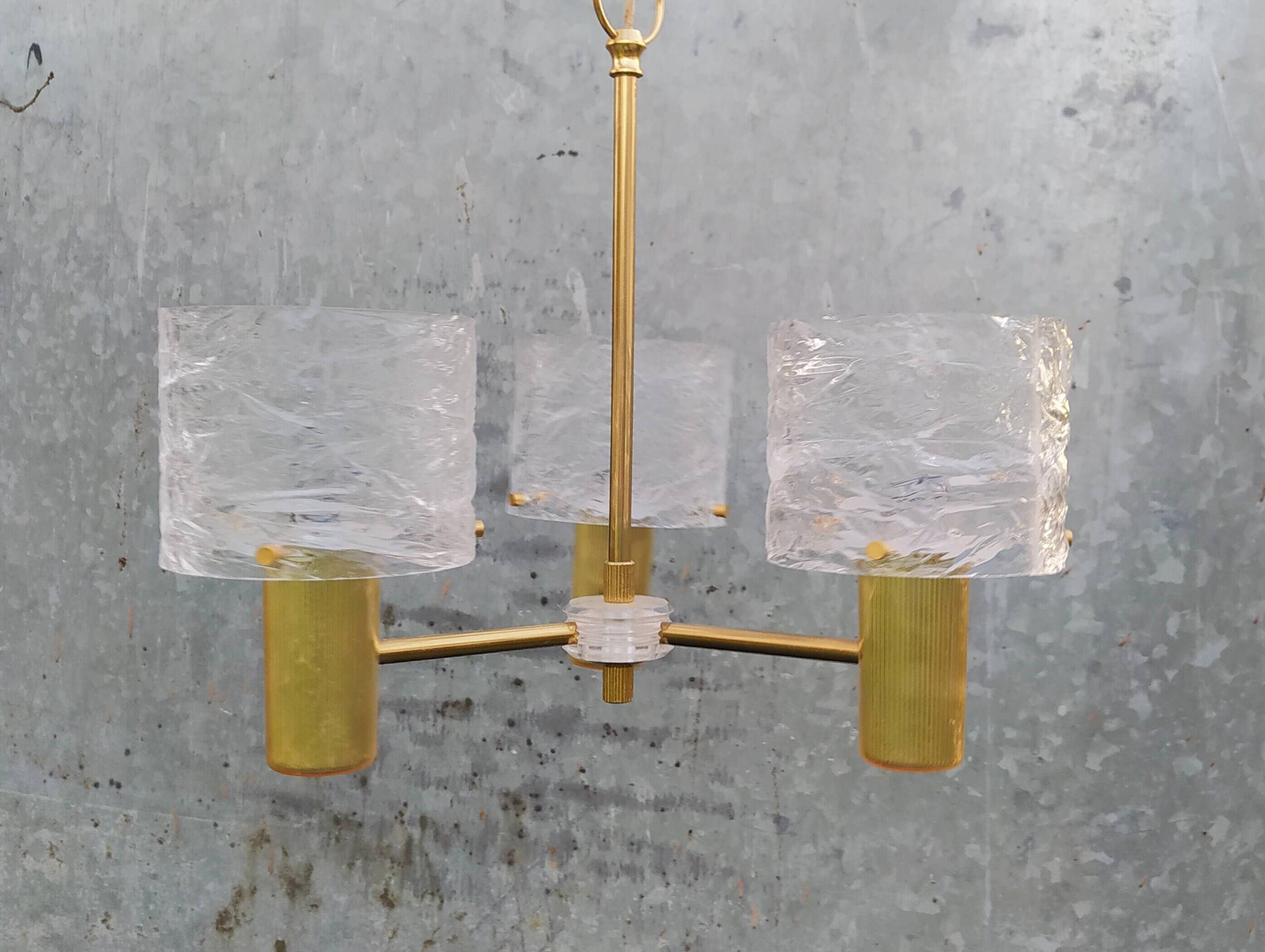 3-light tulip chandelier in gold plexiglass and plastic