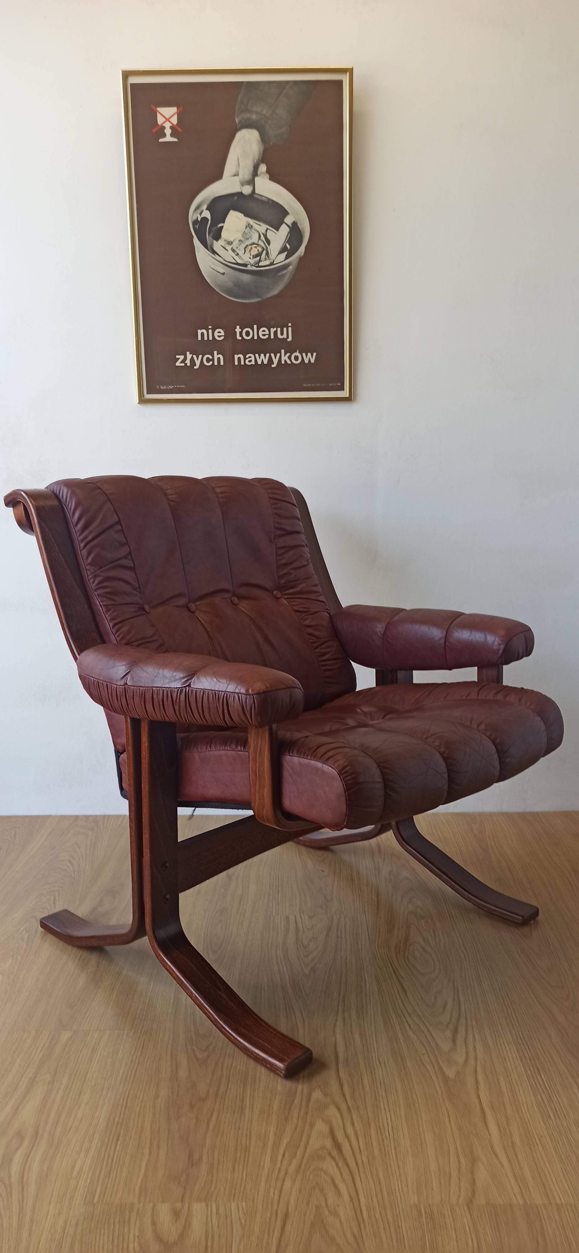 Scandinavian Mid-Century Modern Leather Easy Chair by Ekornes 1970s.