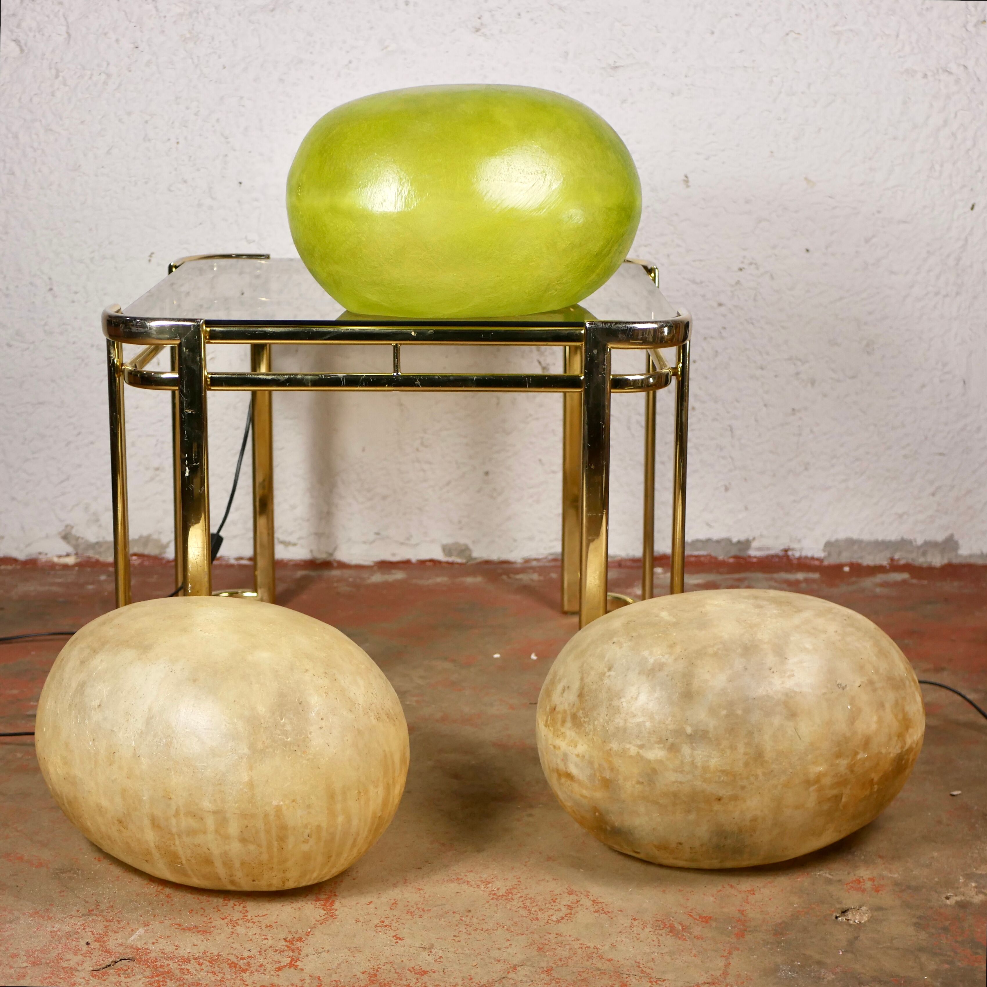 Lampe galet verte en fibre de verre
