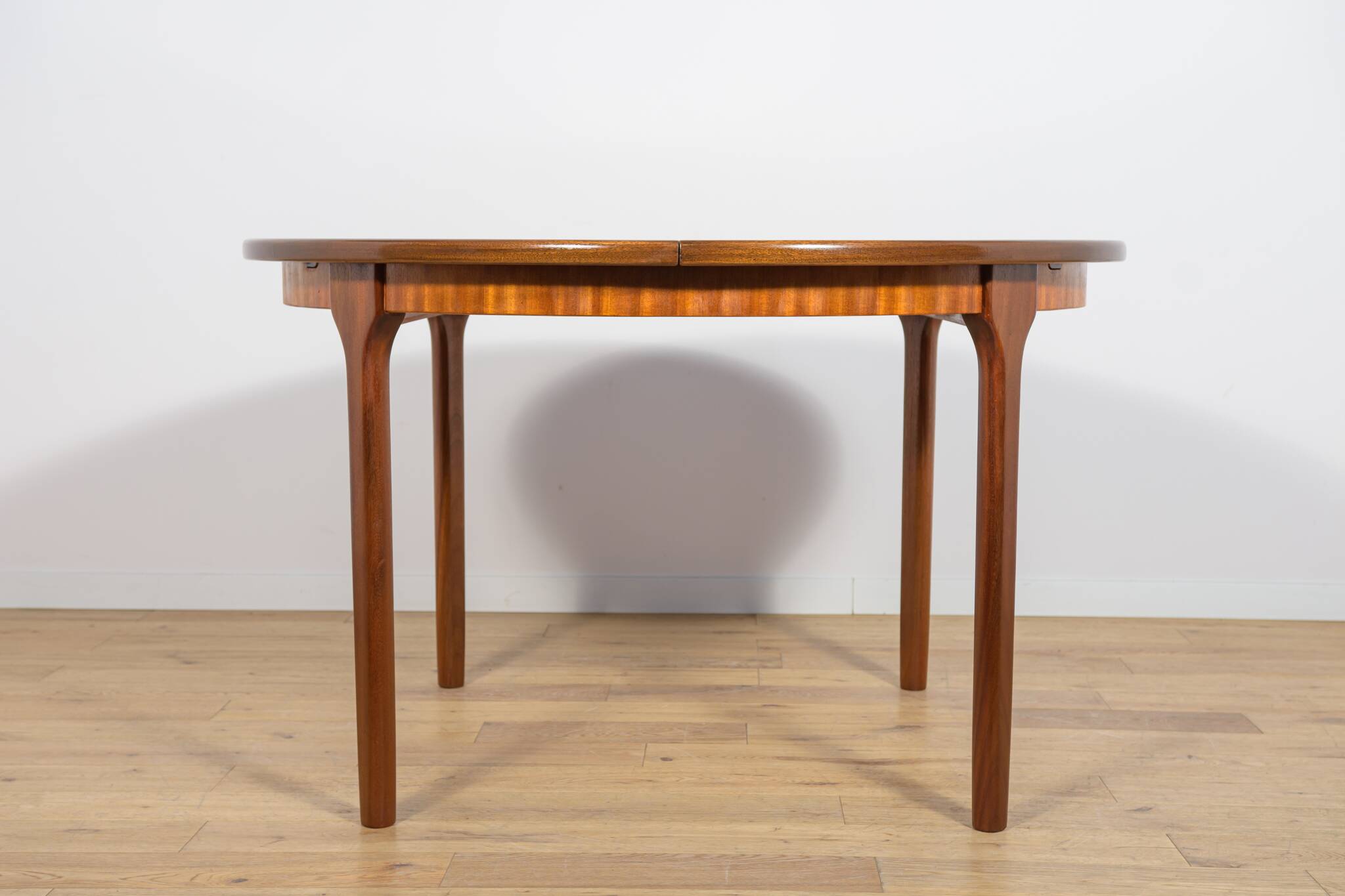 Mid-Century Round Extendable Dining Table from McIntosh, United Knigdom, 19