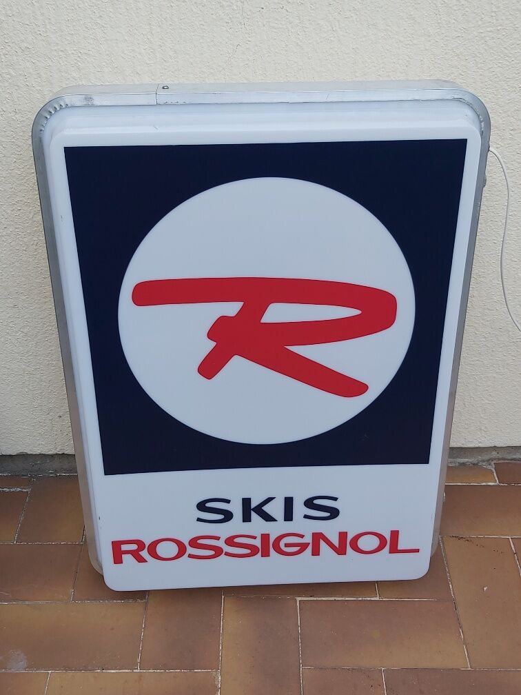 Bright sign vintage skis Rossignol