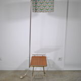 Smooth floor lamp magazine holder