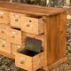 Commode allemande, bureau comptoir en pin 21 tiroirs